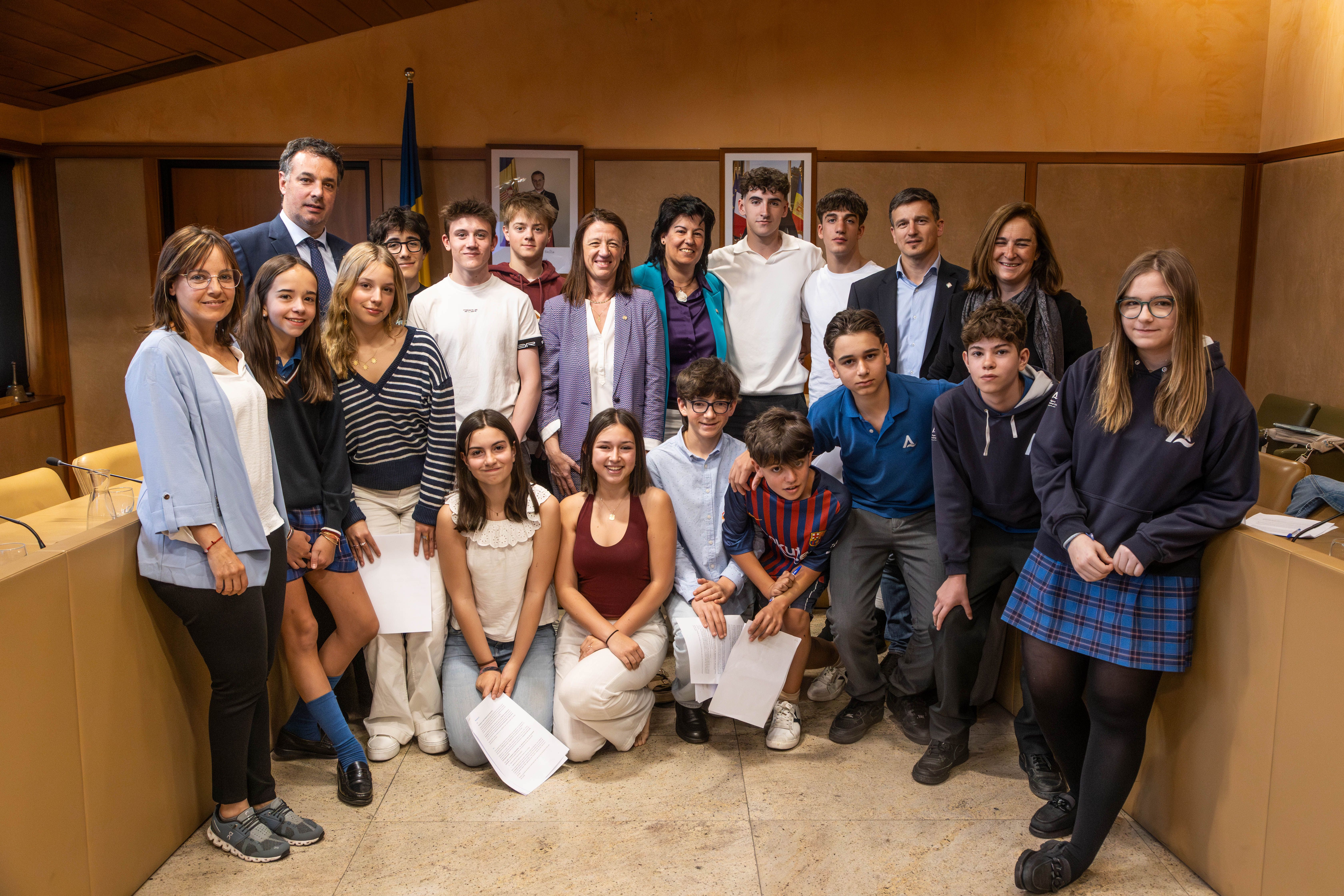 Els alumnes que van participar en el consell d'adolescents.