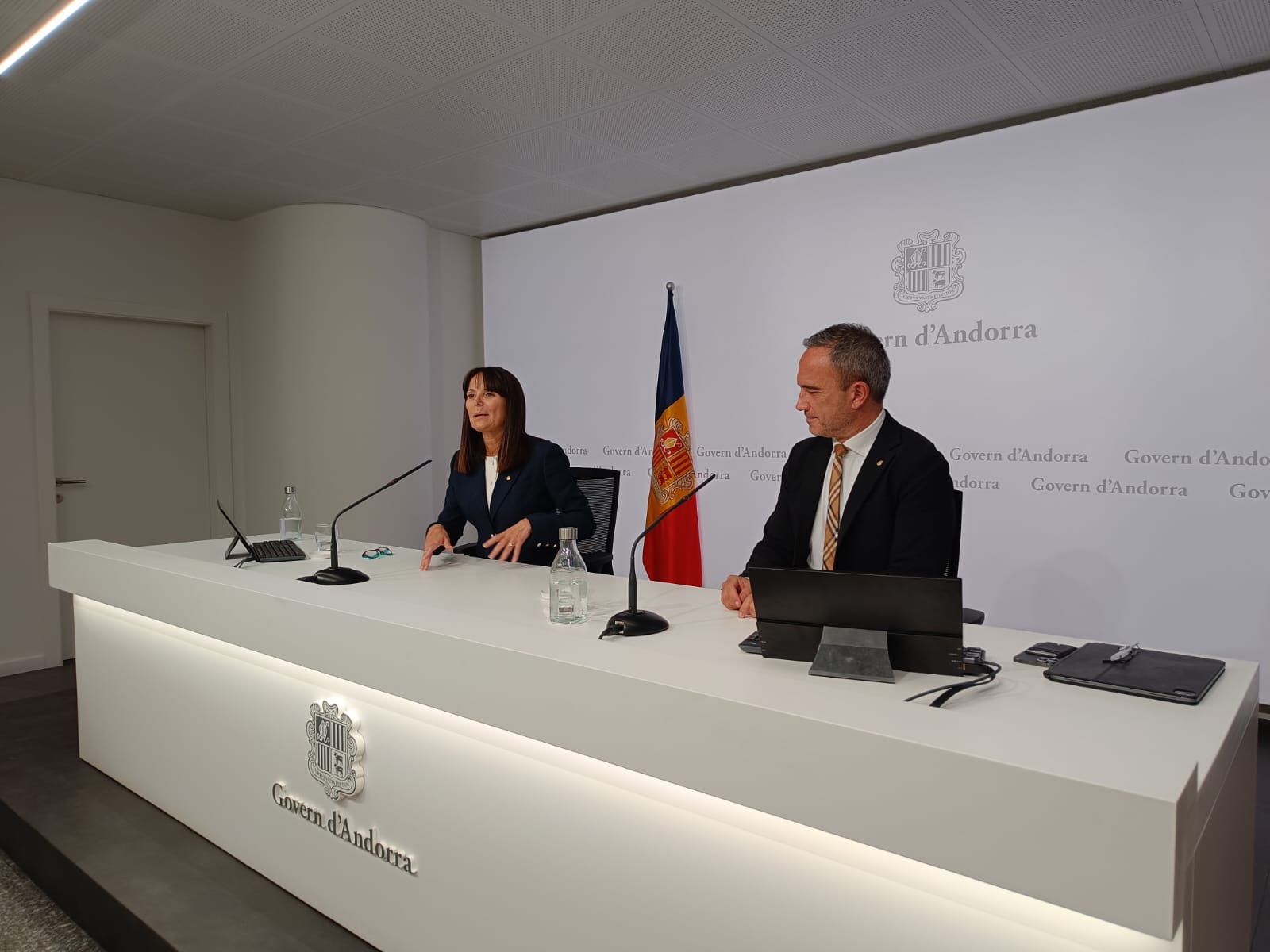 Bonell amb Cabanes, a la sala de premsa de Govern.