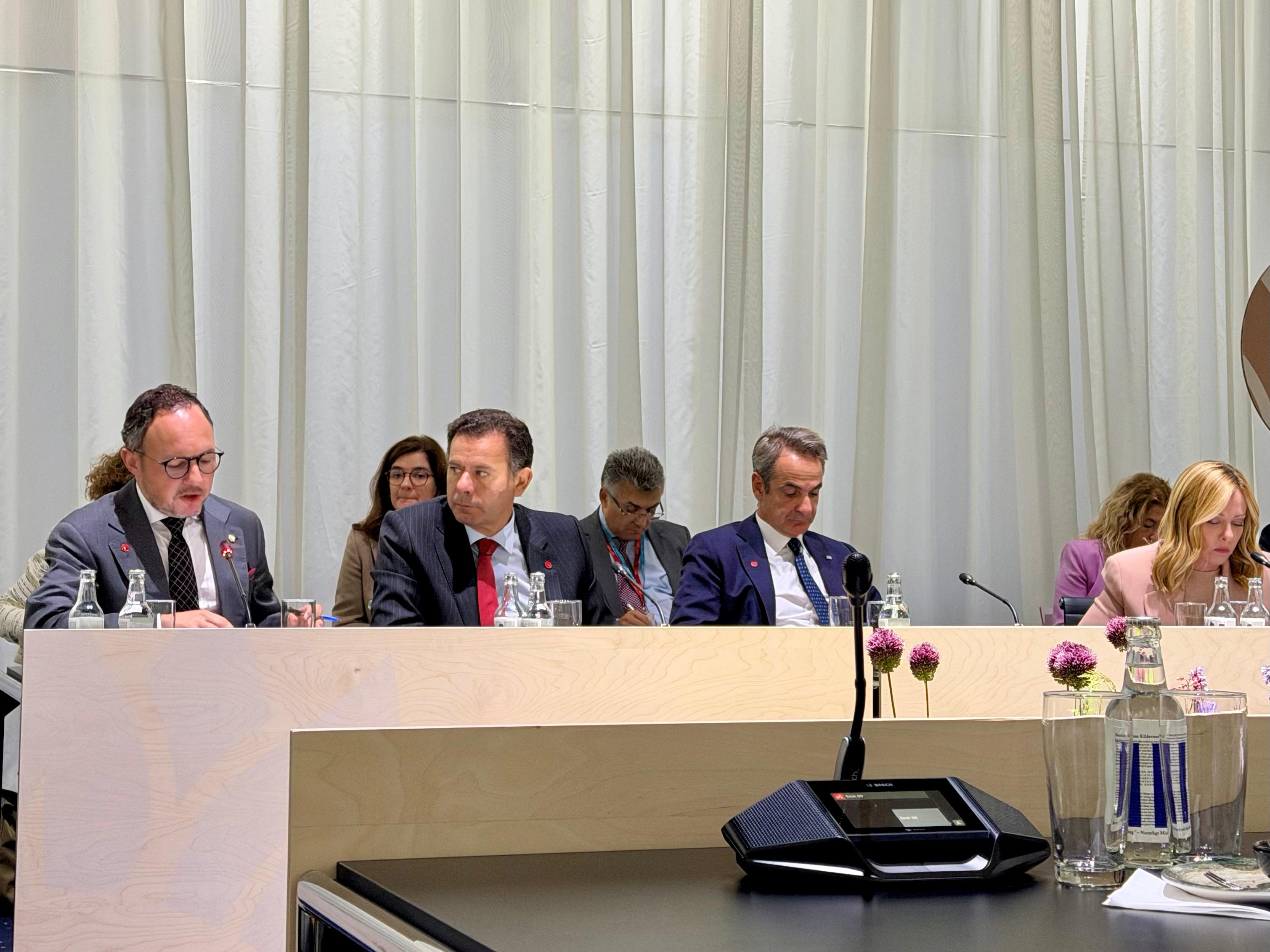 Espot intervé durant la 7a Cimera de la Comunitat Política Europea.