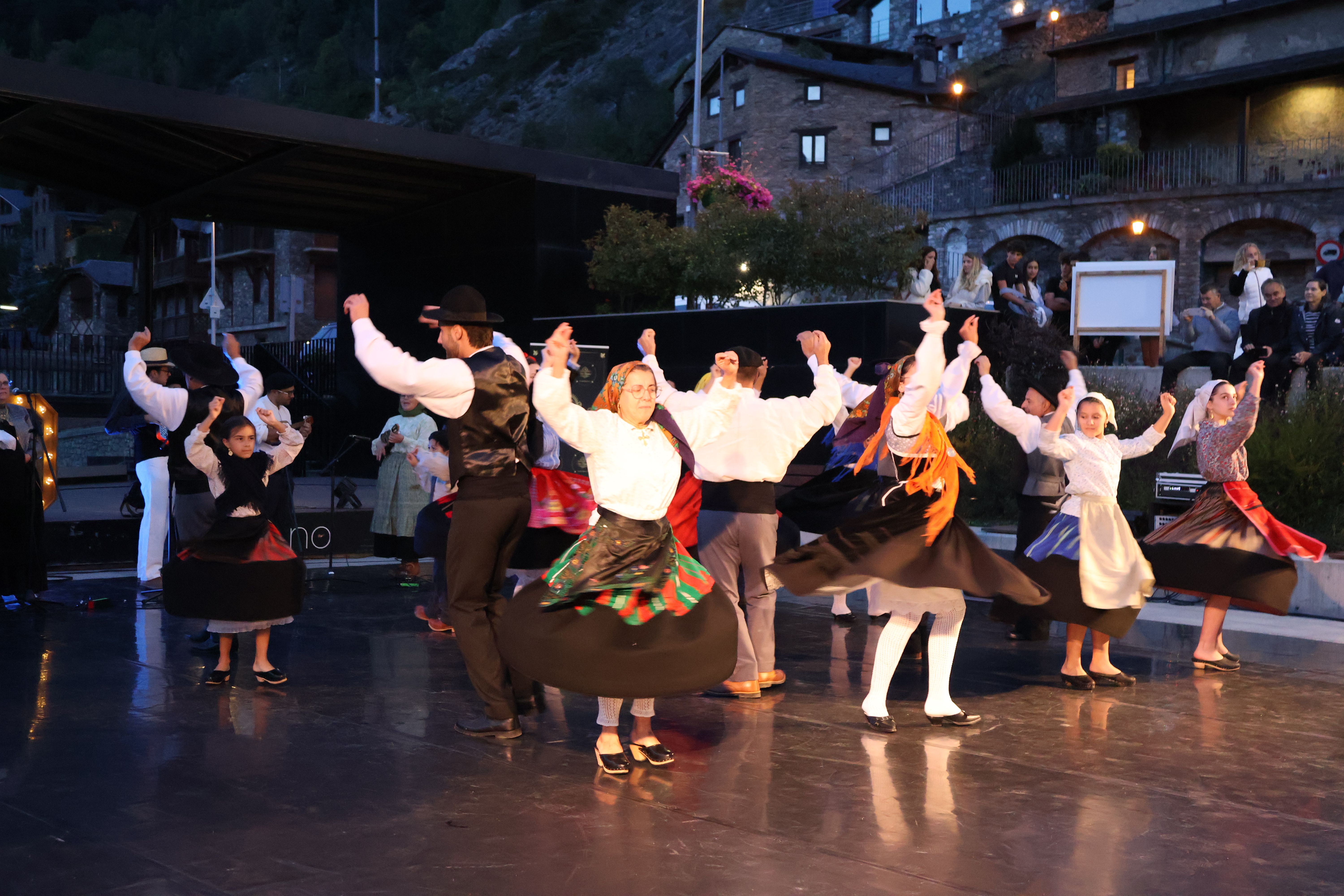Un moment de l'actuació del grup de folklore Casa de Portugal.