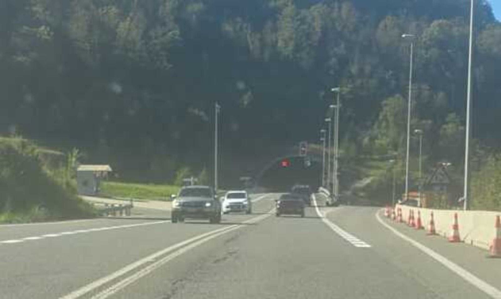 Retencions de pujada, més enllà del túnel del Bordar.