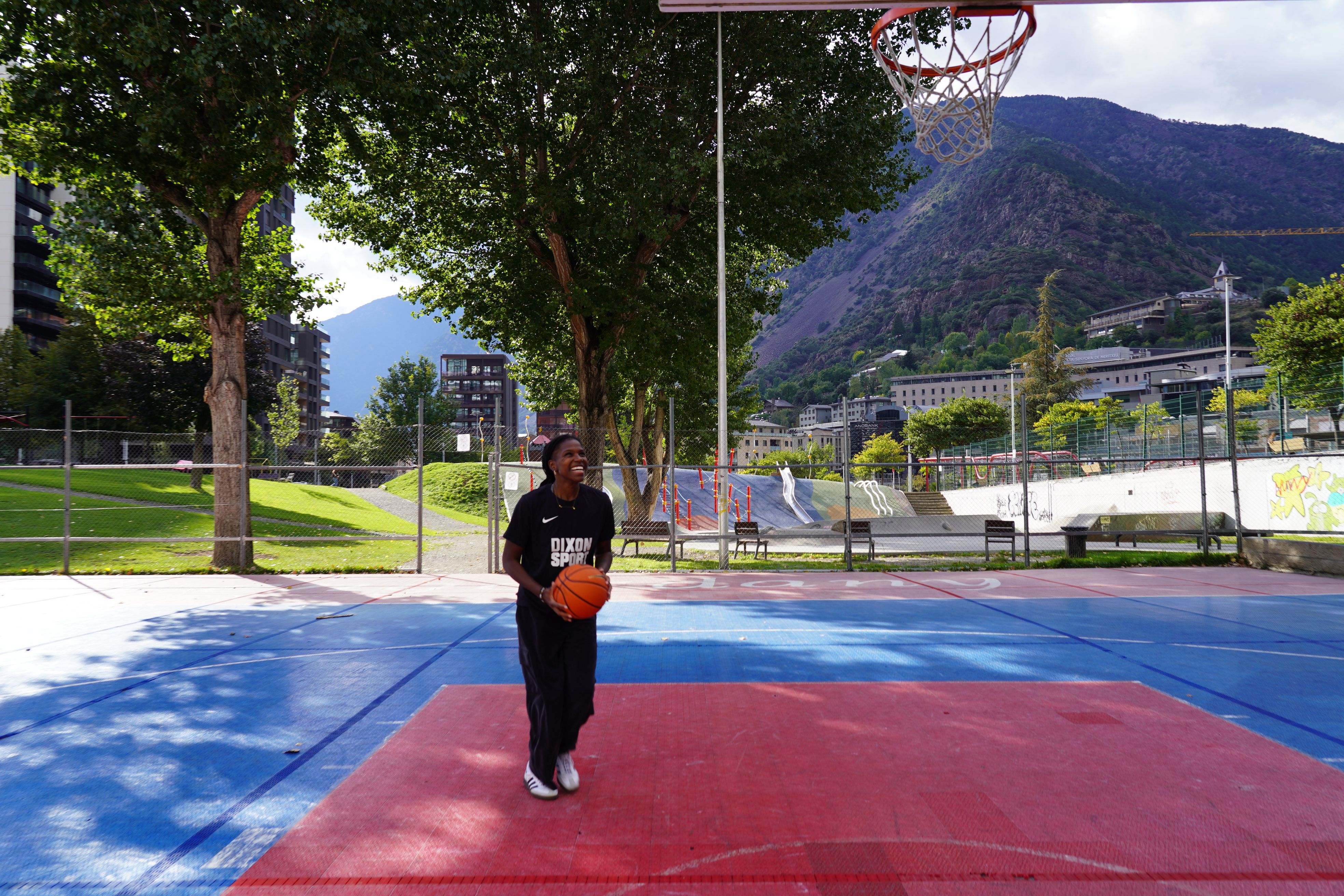 Dixon, en una de les pistes exteriors del Prat del Roure, a Escaldes. Dixon, en una de les pistes exteriors del Prat del Roure, a Escaldes.