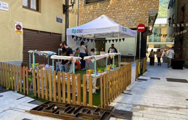 El Mercat de la Vall Menuts. El Mercat de la Vall Menuts.