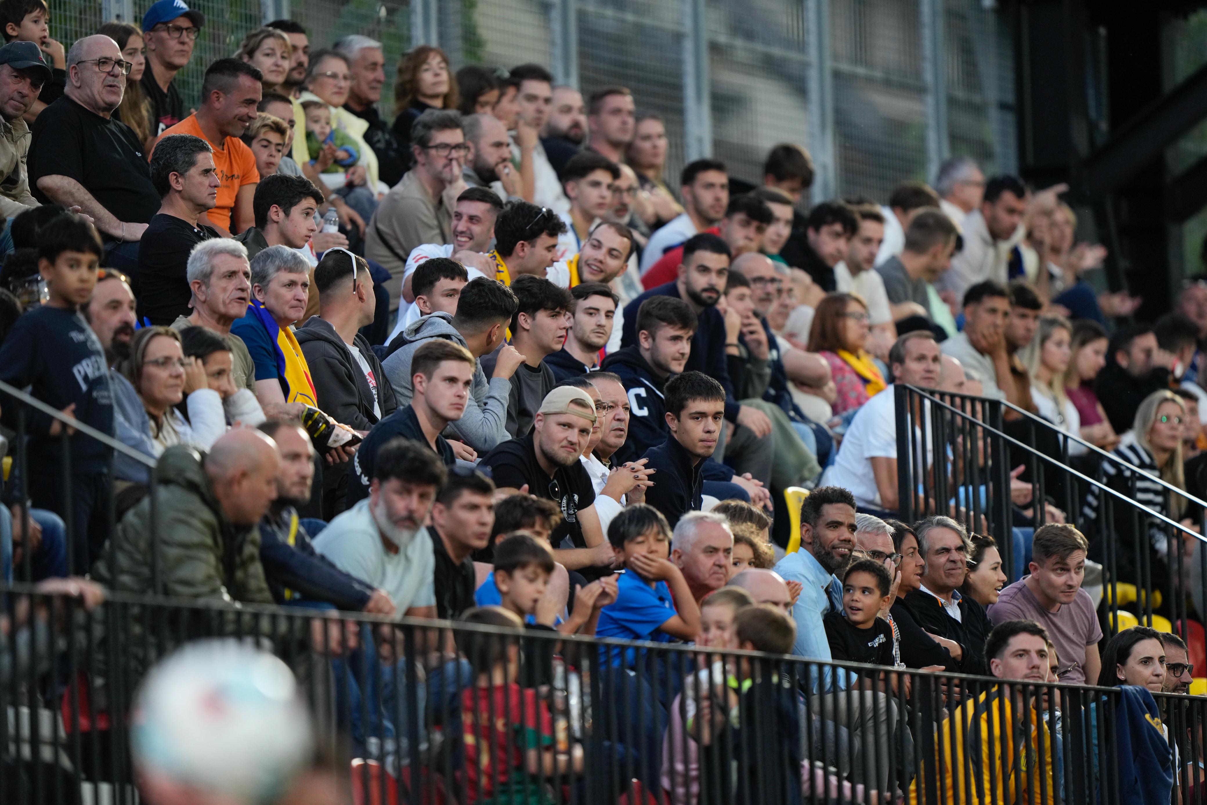 Més de 3.500 persones han presenciat el duel a l'estadi de la FAF. Més de 3.500 persones han presenciat el duel a l'estadi de la FAF.