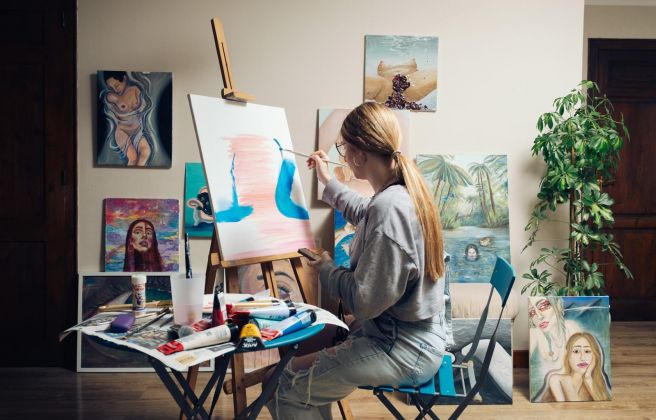 Una imatge de l'Effy pintant.