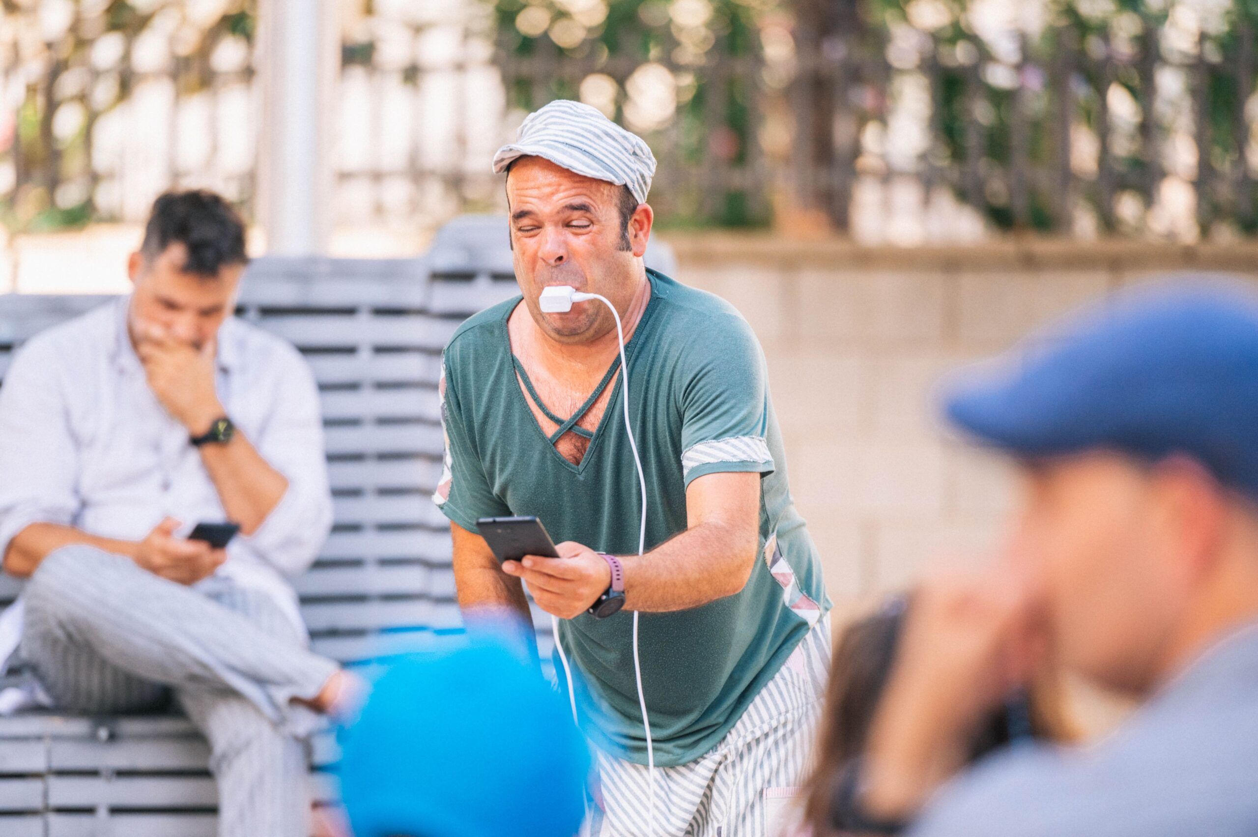Un moment de l'espectacle de teatre de carrer 'OFF'.