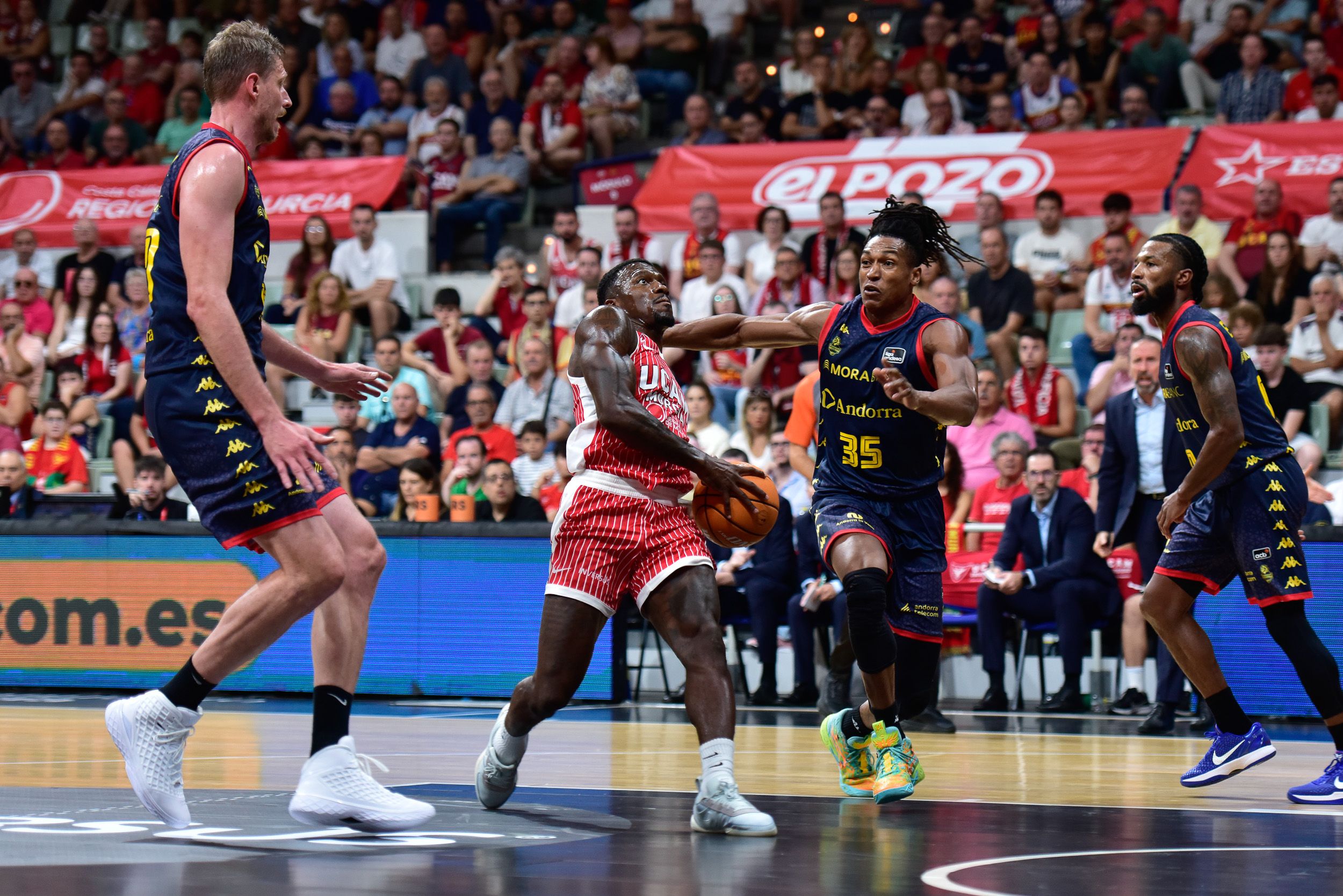 L'extricolor Dylan Ennis, un maldecap per a la defensa andorrana.