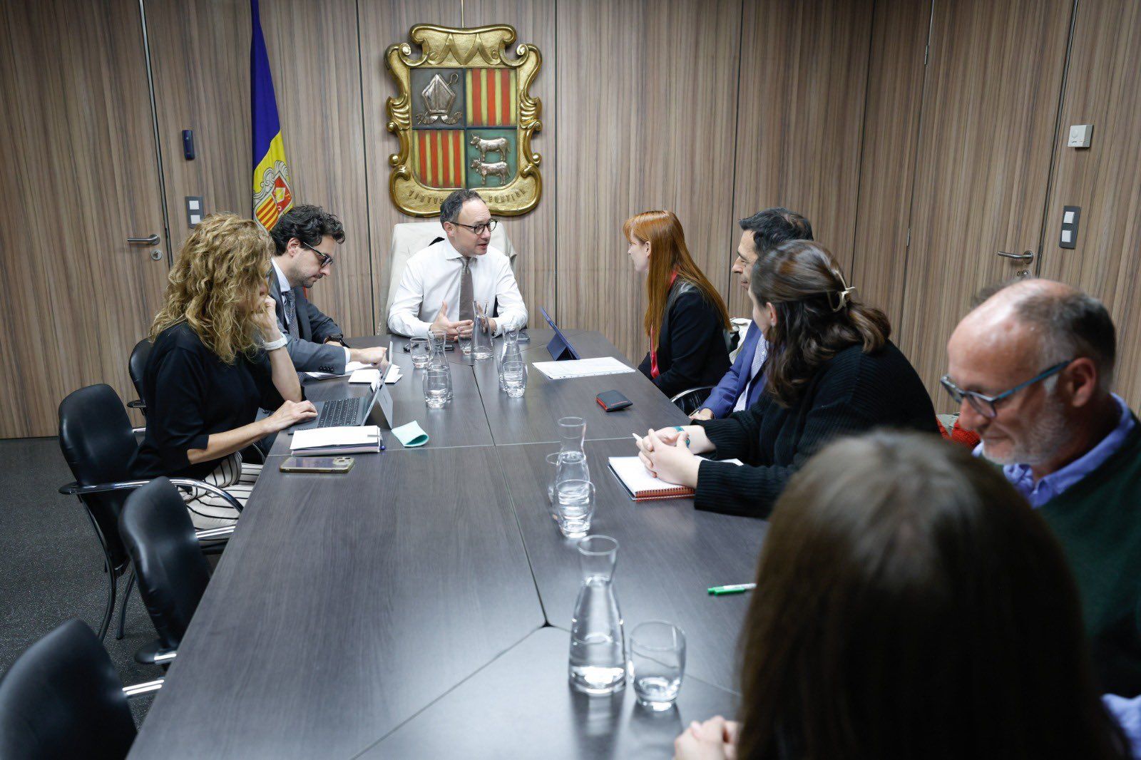 Un moment de la reunió entre Govern i el col·legi de veterinaris.