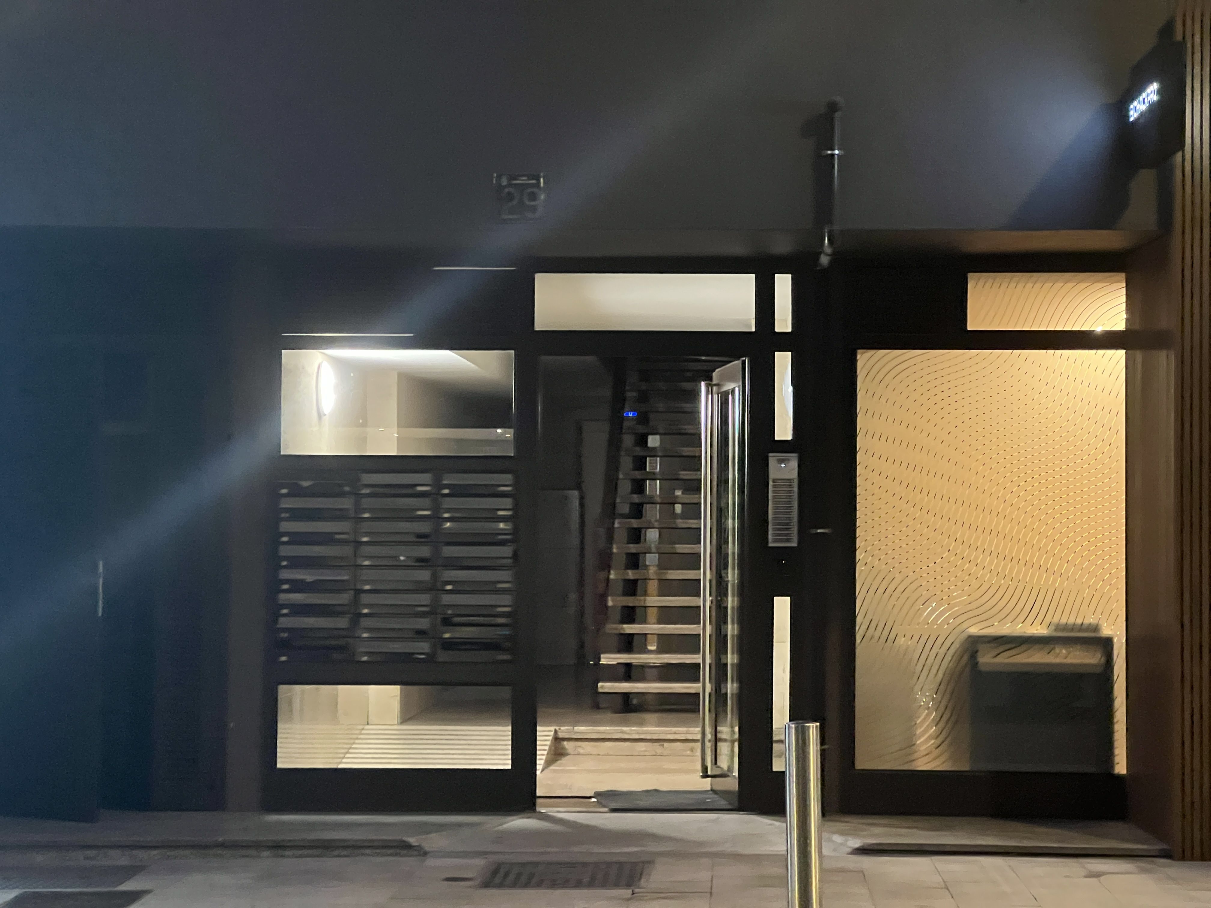 L'escala on s'ha hagut d'acudir per l'avís d'un veí.