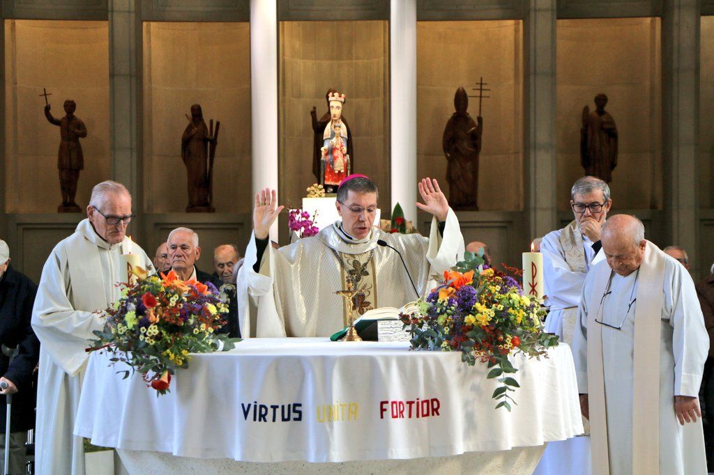 El copríncep episcopal, Serrano Pentinat, durant la missa a Meritxell.