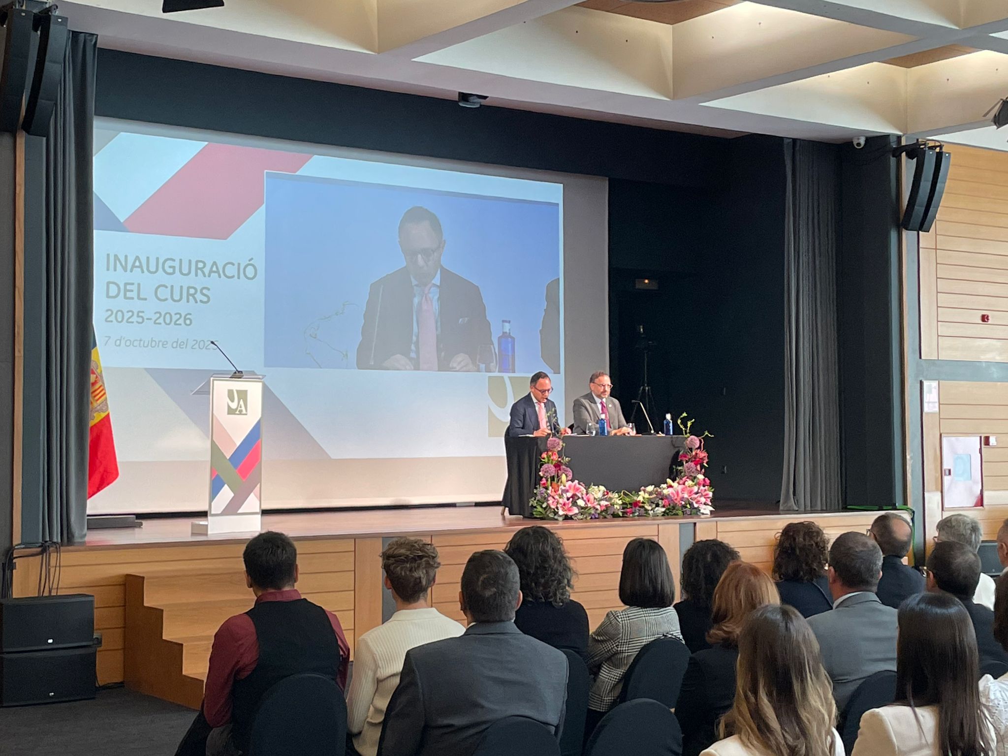 Espot i Minoves durant l’acte inaugural del curs acadèmic 2025-2026 de l’UdA.