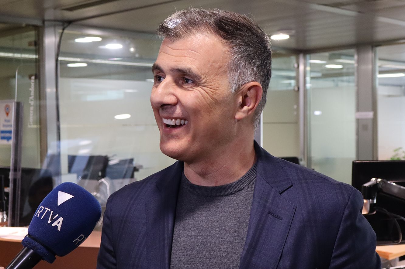 Marc Rossell durant l'atenció als mitjans.