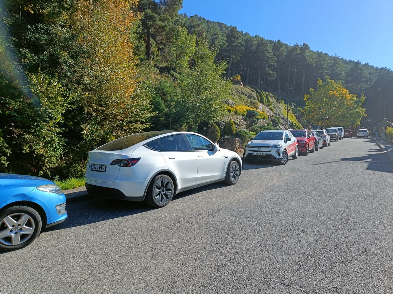 Carrer principal per accedir als jardins de Juberri el dissabte passat.