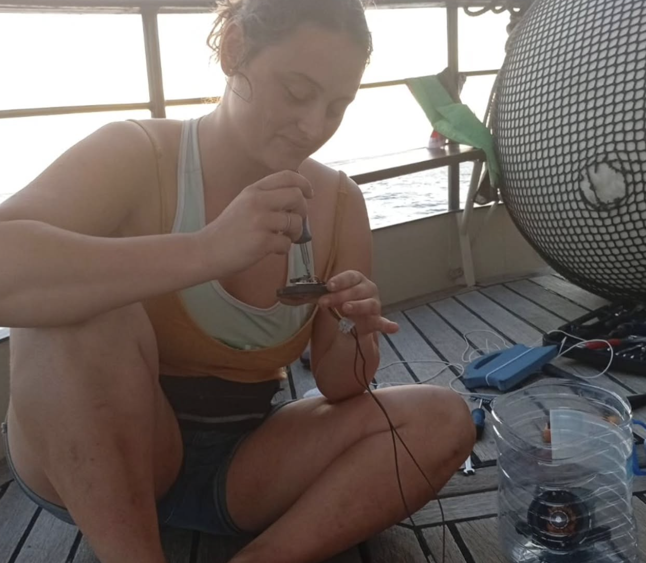 Vélez al vaixell en què viatjava amb la flotilla.