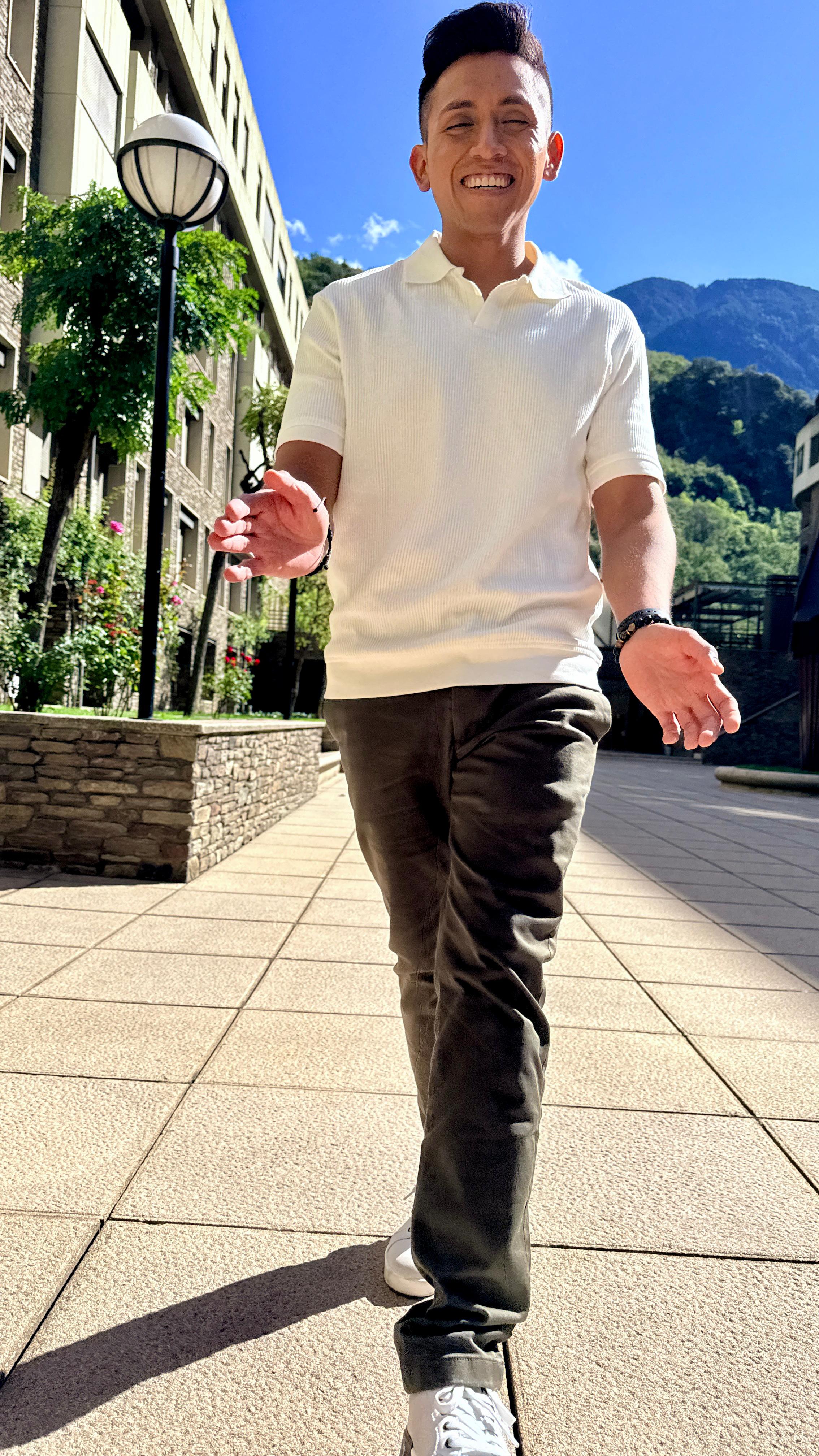 Carlos Manuel Miguel era un jove alegre i extravertit. Carlos Manuel Miguel era un jove alegre i extravertit.