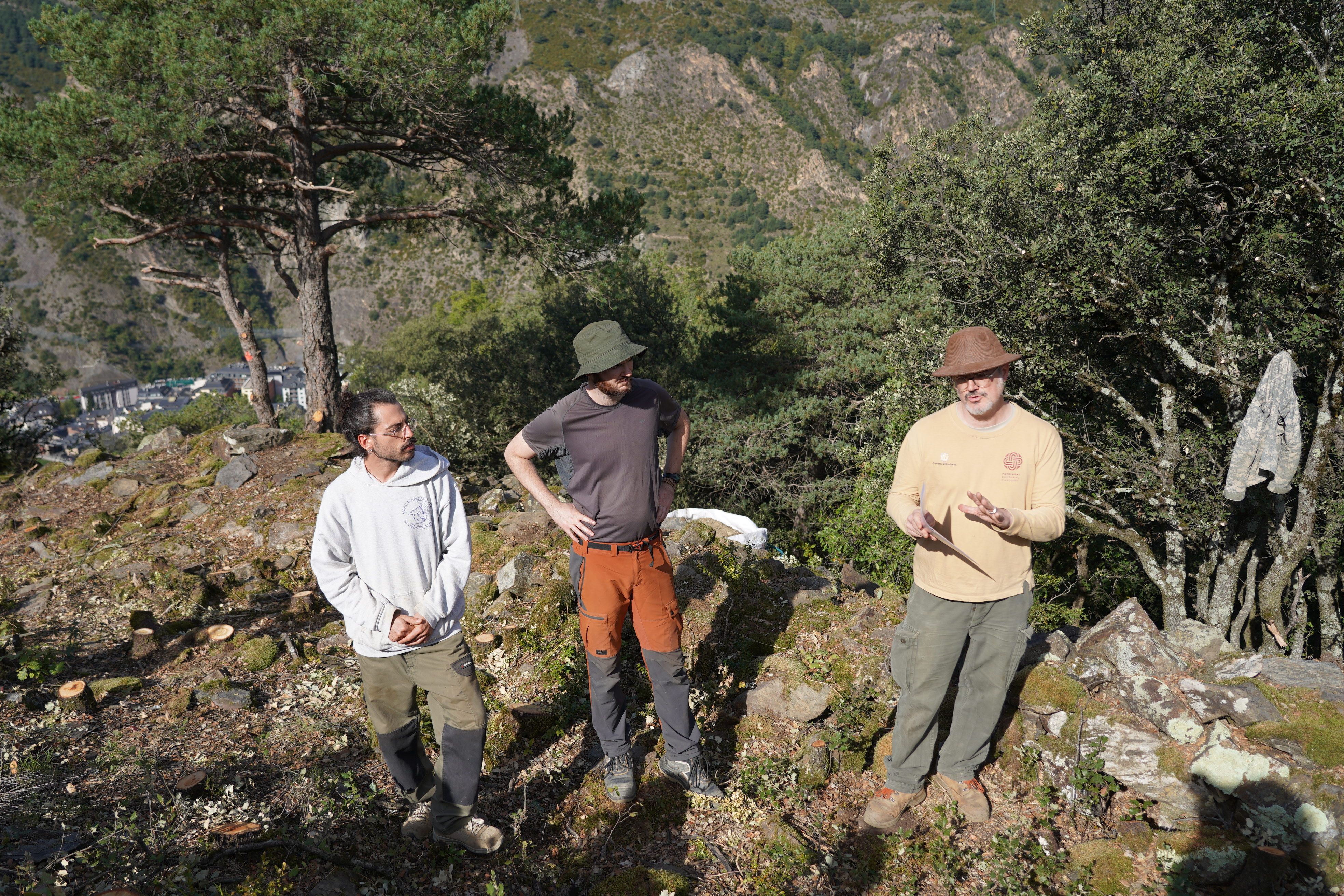 Els arqueòlegs que han treballat en el jaciment de Bragafolls. Els arqueòlegs que han treballat en el jaciment de Bragafolls.