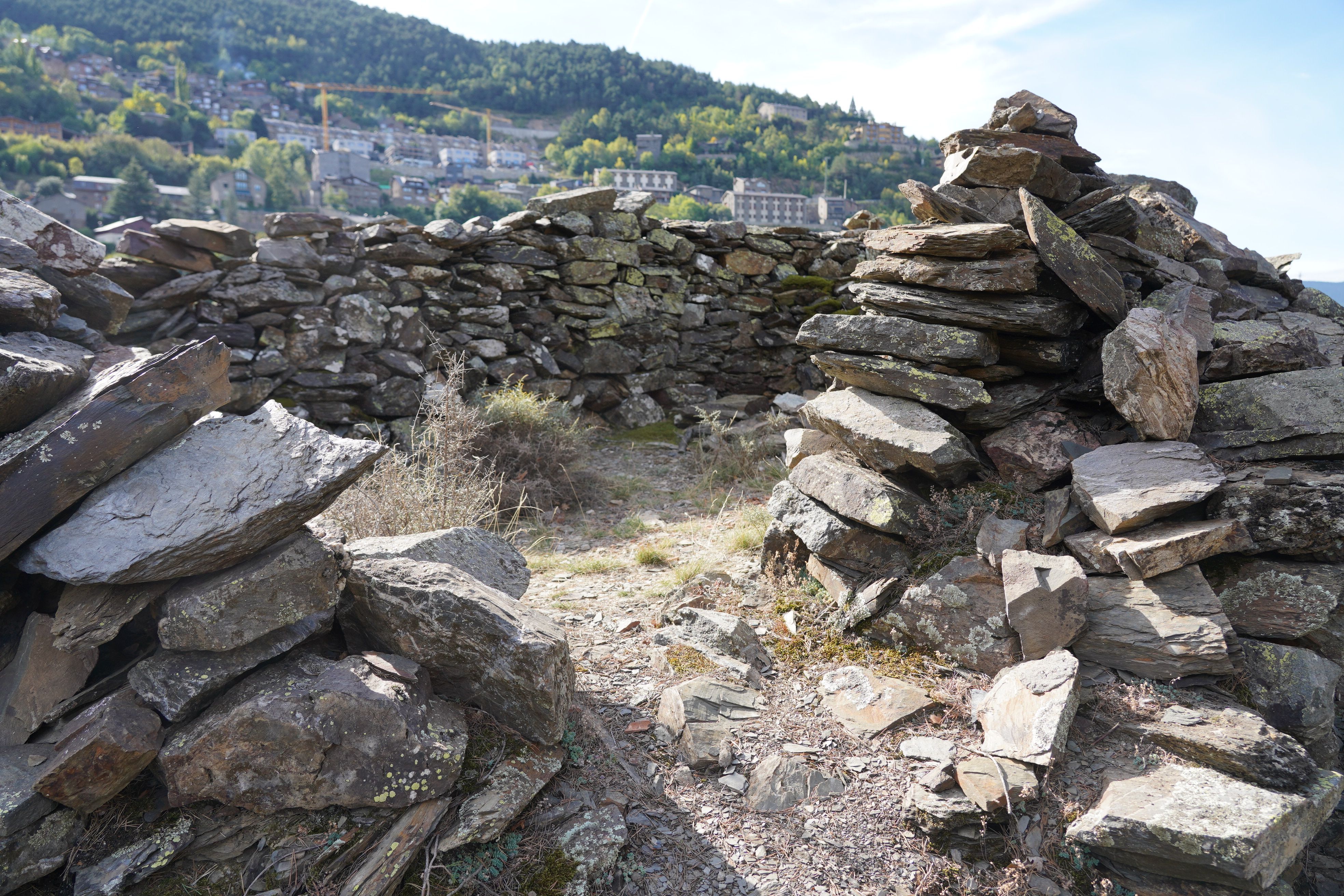 Restes de la torre del castell de Bragafolls. Restes de la torre del castell de Bragafolls.