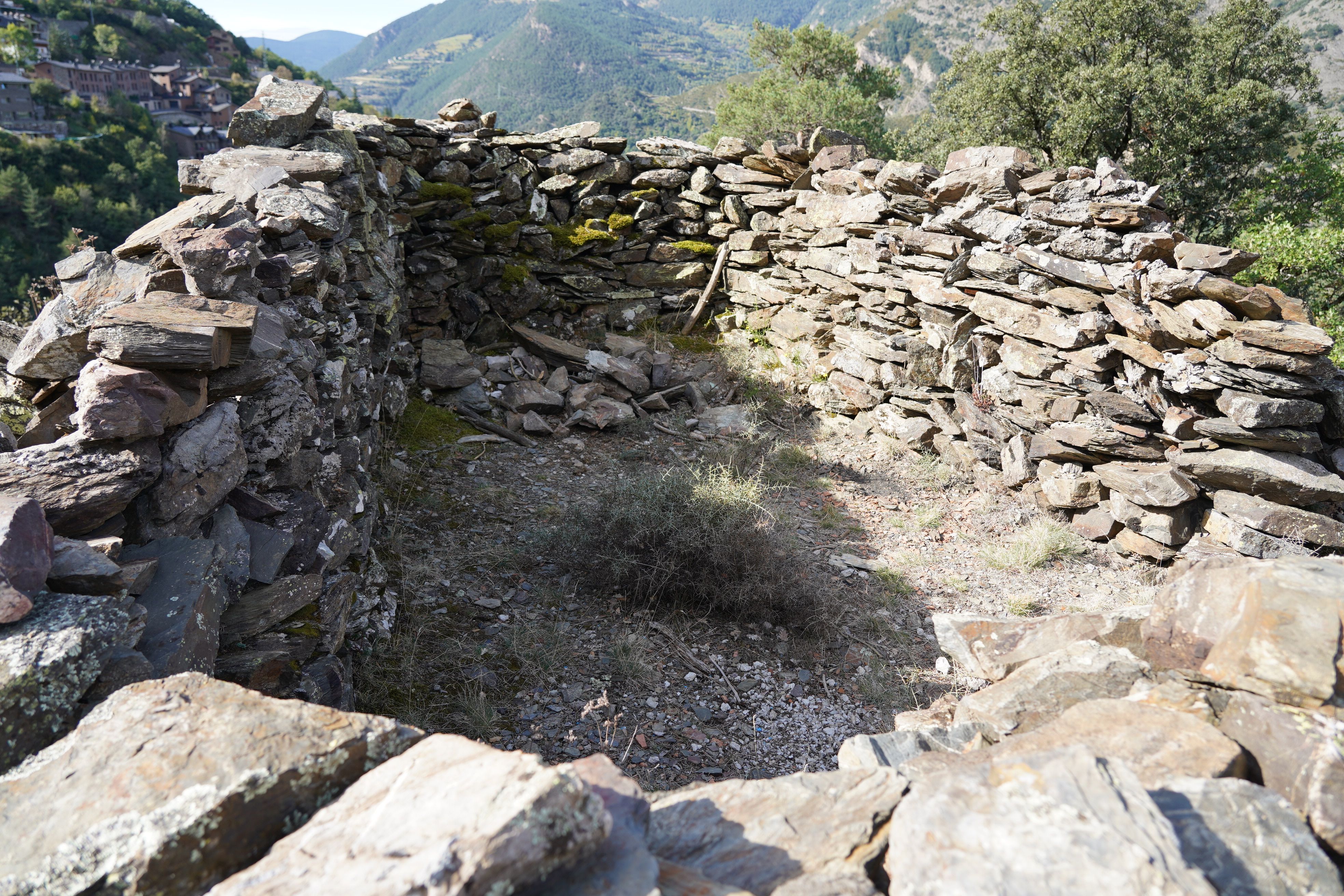 Restes de la torre del castell de Bragafolls. Restes de la torre del castell de Bragafolls.