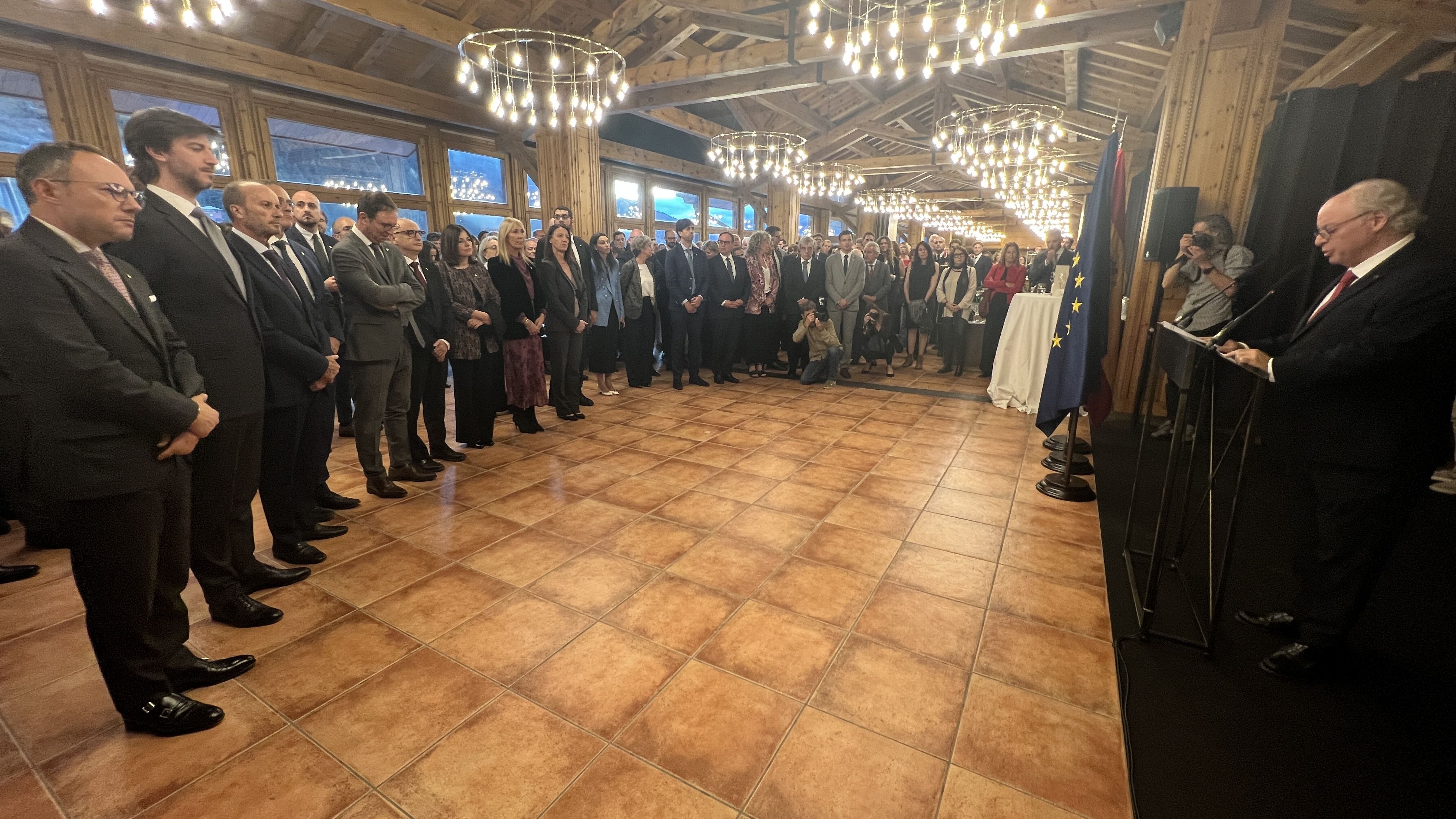 L'ambaixador espanyol Carles Pérez-Desoy durant el parlament.