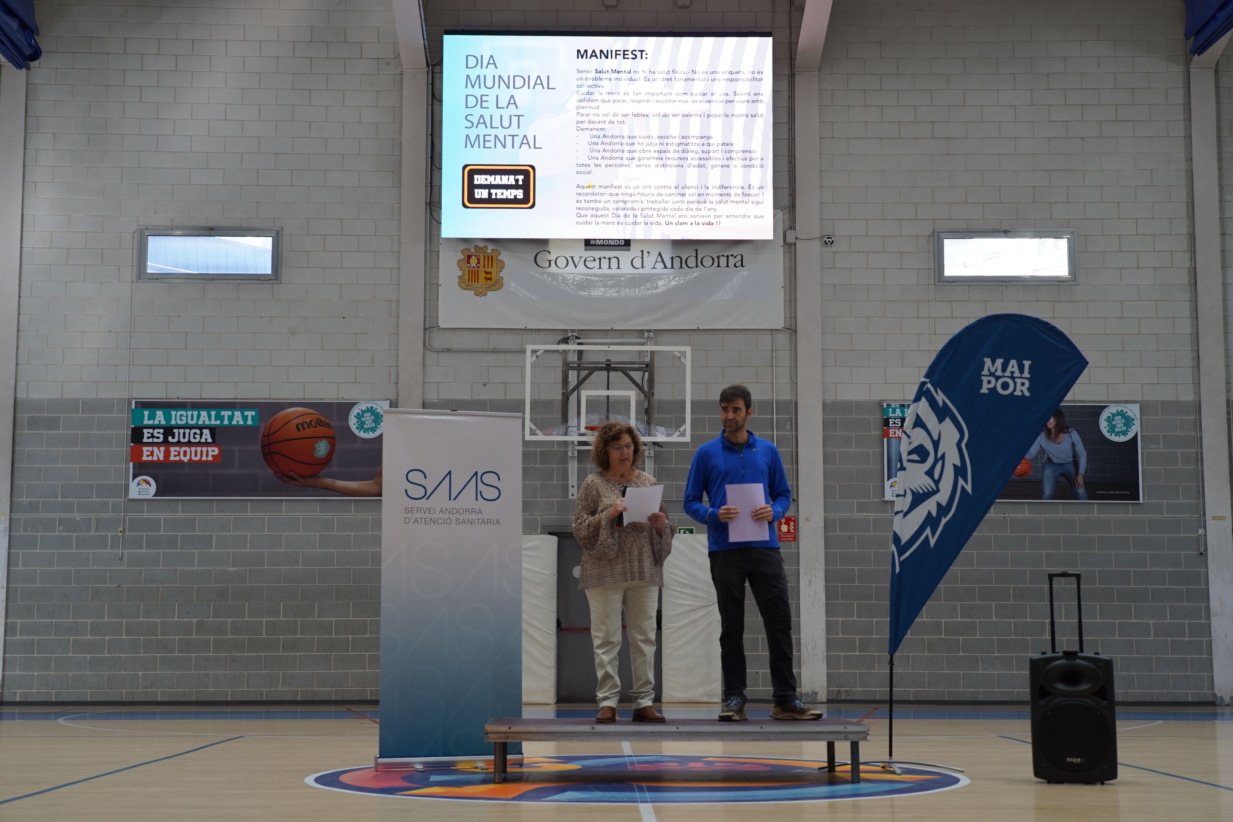 Rosa, una usuària del servei de Salut Mental del SAAS, llegint el manifest pel Dia Mundial de la Salut Mental. Rosa, una usuària del servei de Salut Mental del SAAS, llegint el manifest pel Dia Mundial de la Salut Mental.