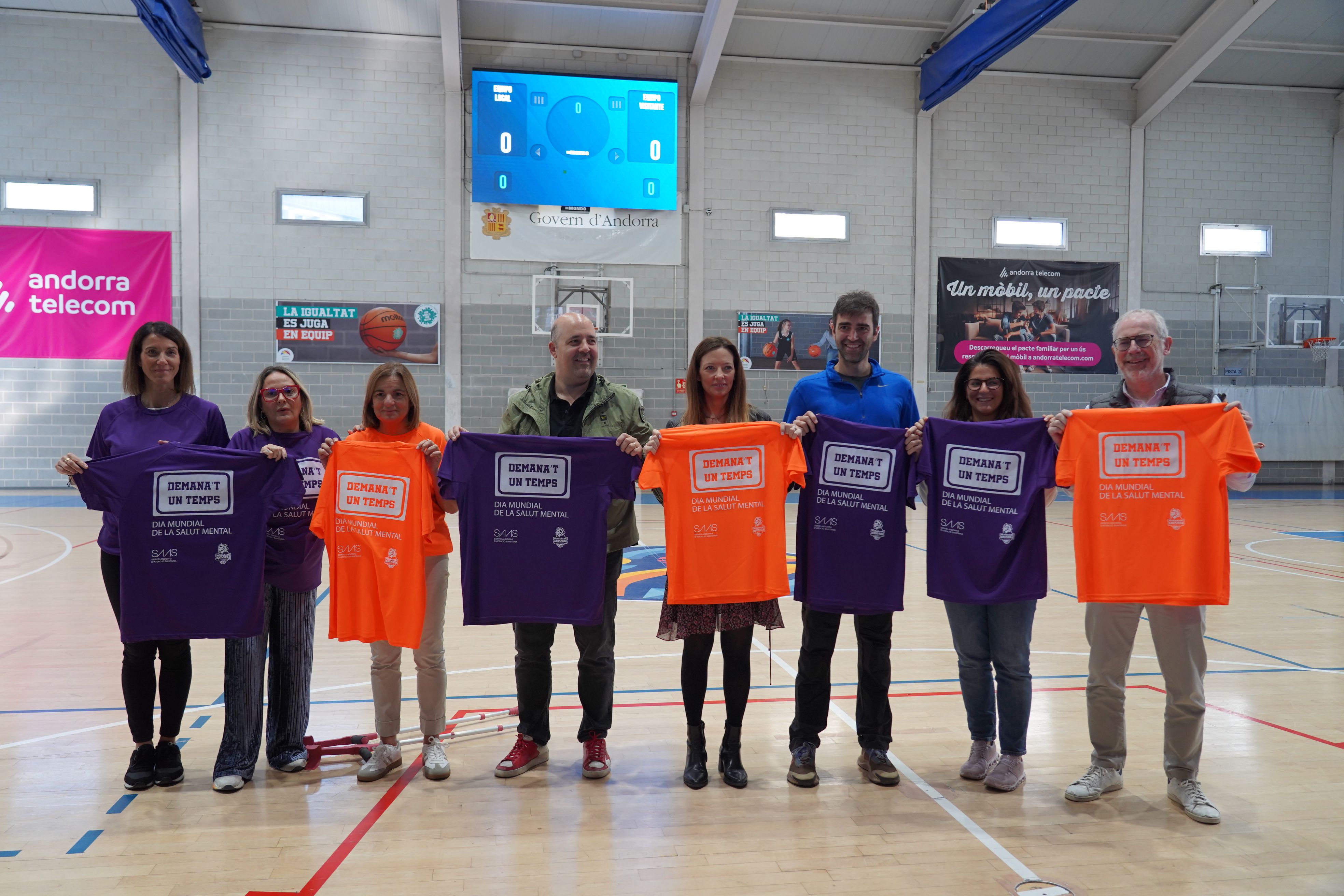 Les autoritats i membres d'entitats que han participat a la jornada 'Dona't un temps', pel Dia Mundial de la Salut Mental. Les autoritats i membres d'entitats que han participat a la jornada 'Dona't un temps', pel Dia Mundial de la Salut Mental.