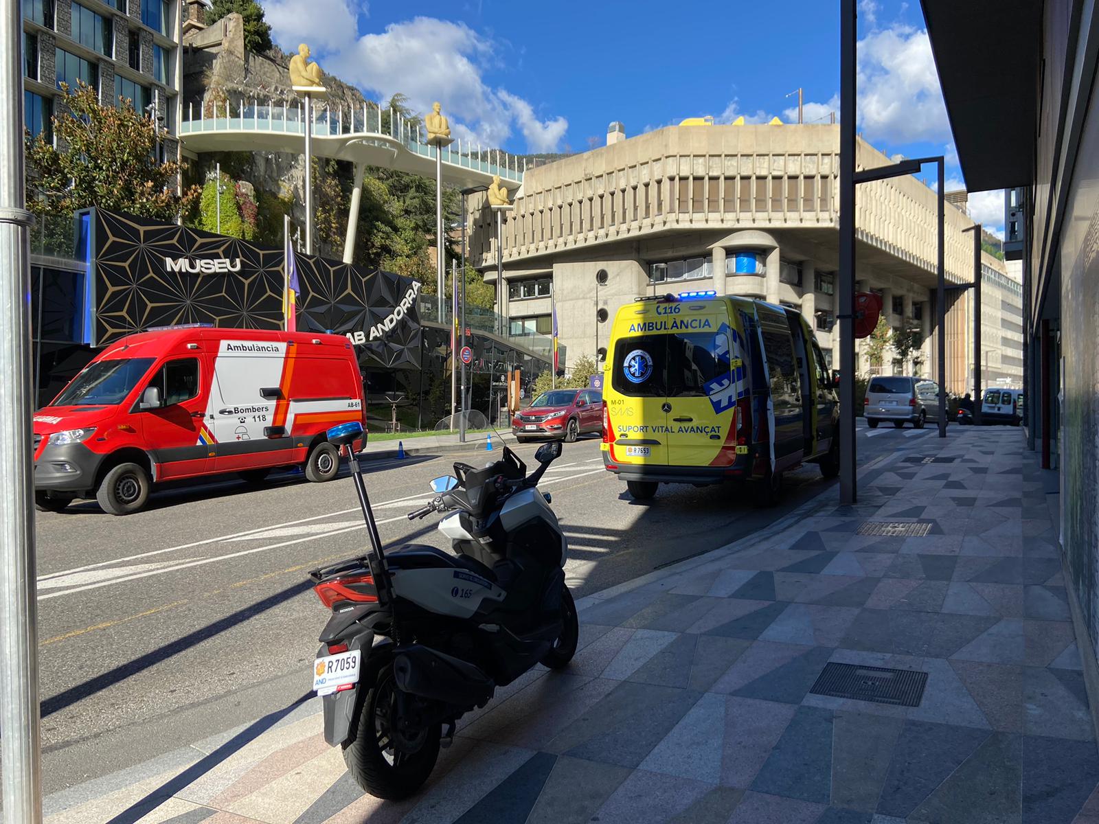 Dotacions dels serveis d'emergència a Prat de la Creu.