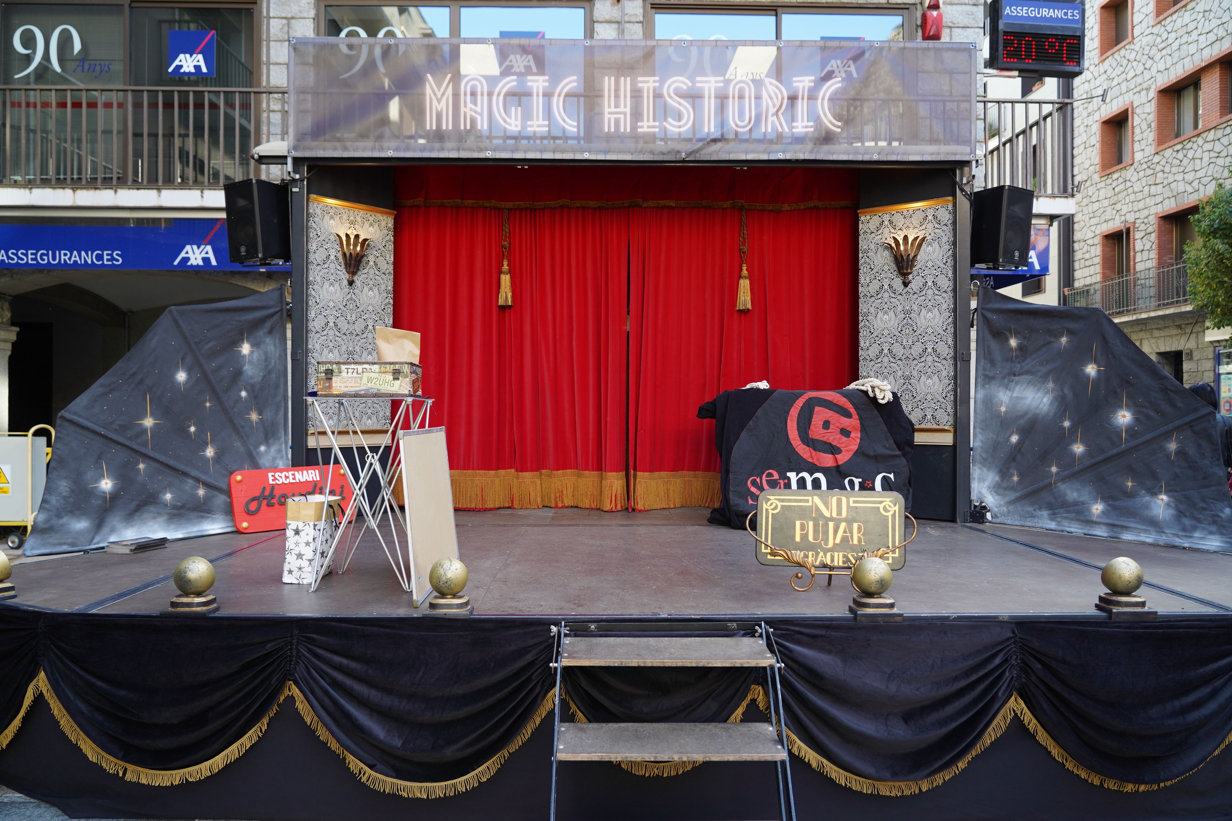 Escenari Houdini (plaça Guillemó). Escenari Houdini (plaça Guillemó).