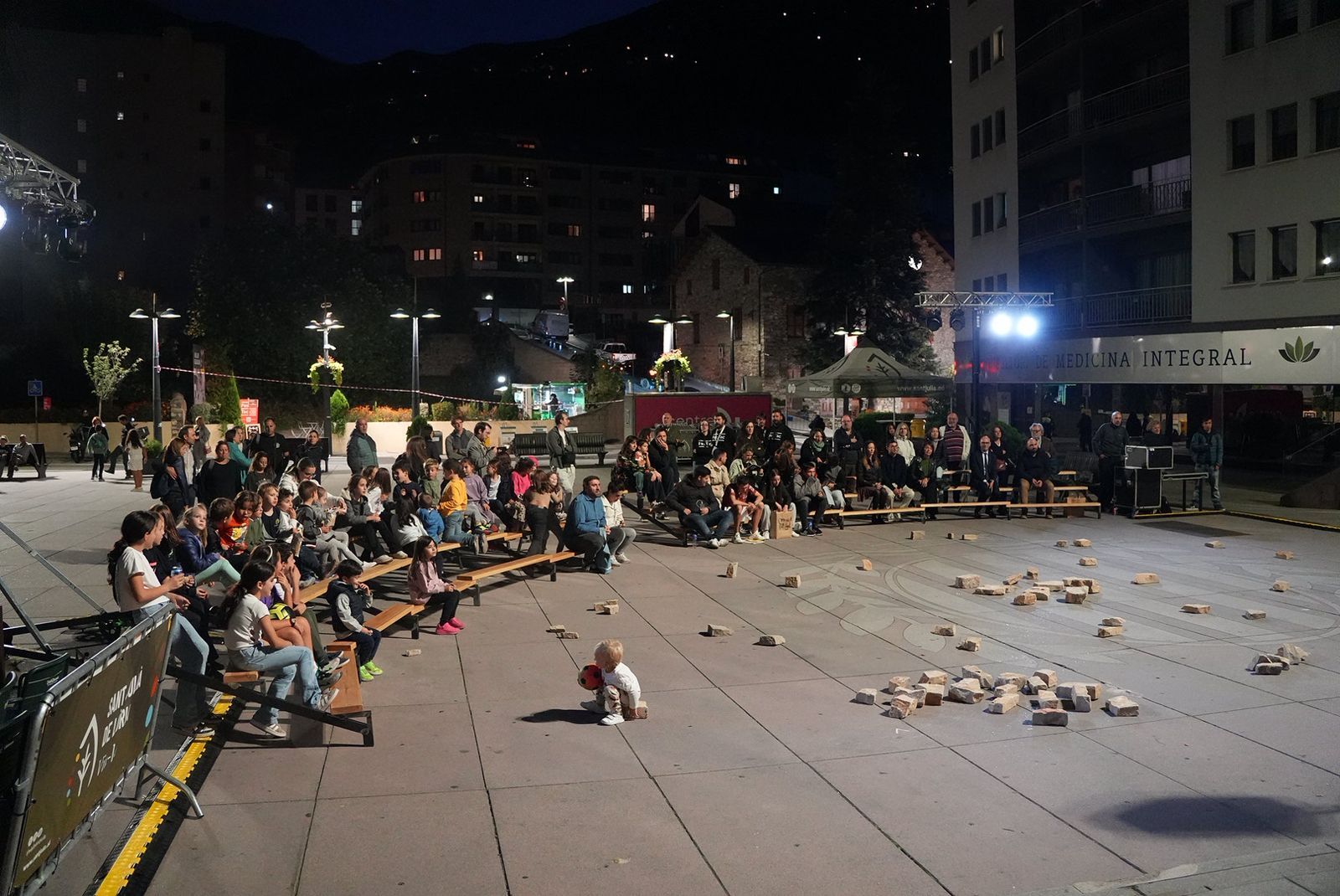 LA PLAÇA GERMANDAT, ESCENARI DE 'FOC I LLOC'.