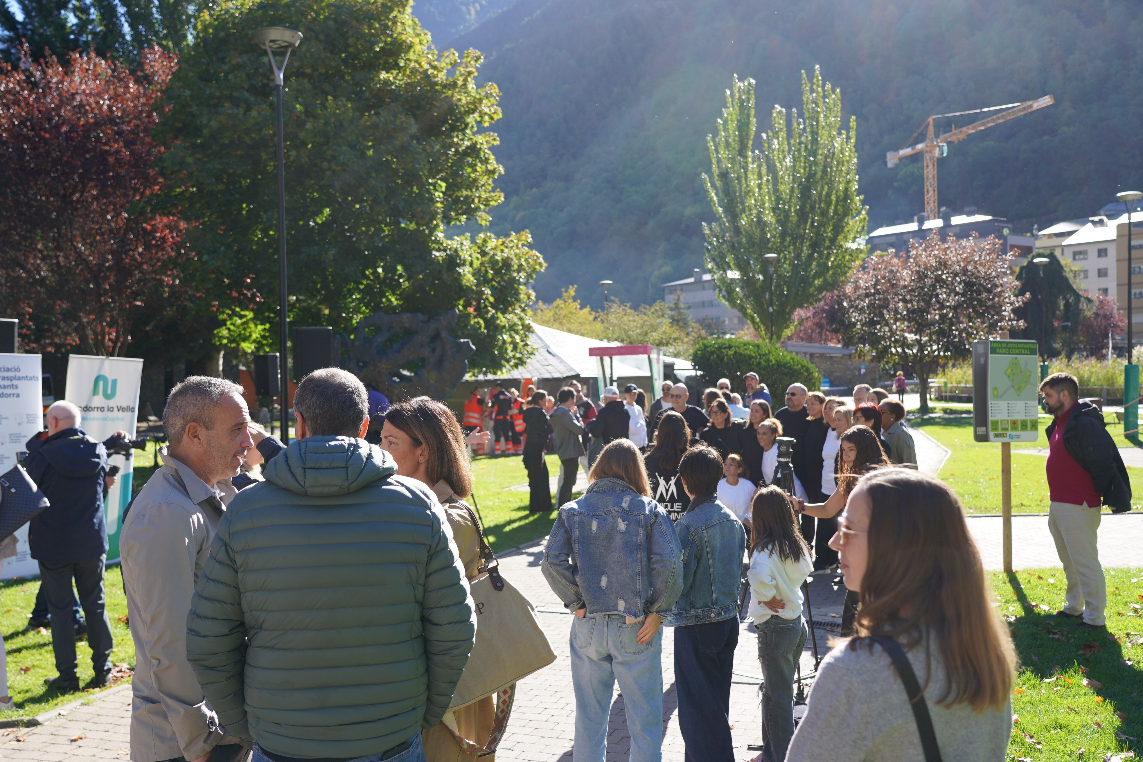 Una cinquantena de persones s'ha aplegat al Parc Central. 