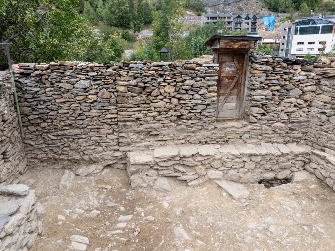 Imatge parcial de l'estructura que ha aparegut en ser excavat el terreny.