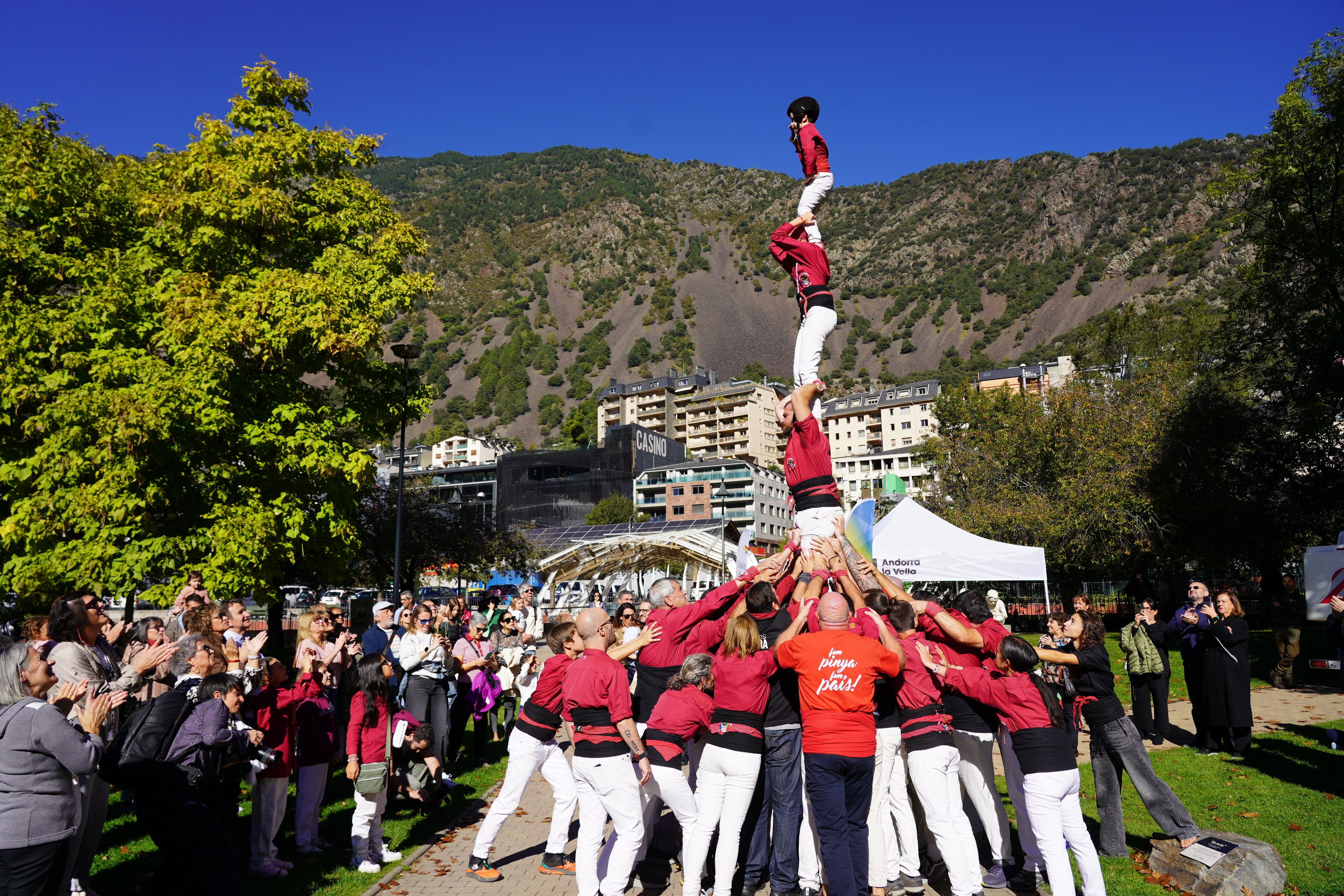 El castell ha pogut aixecar-se davant els aplaudiments d'un públic entregat.