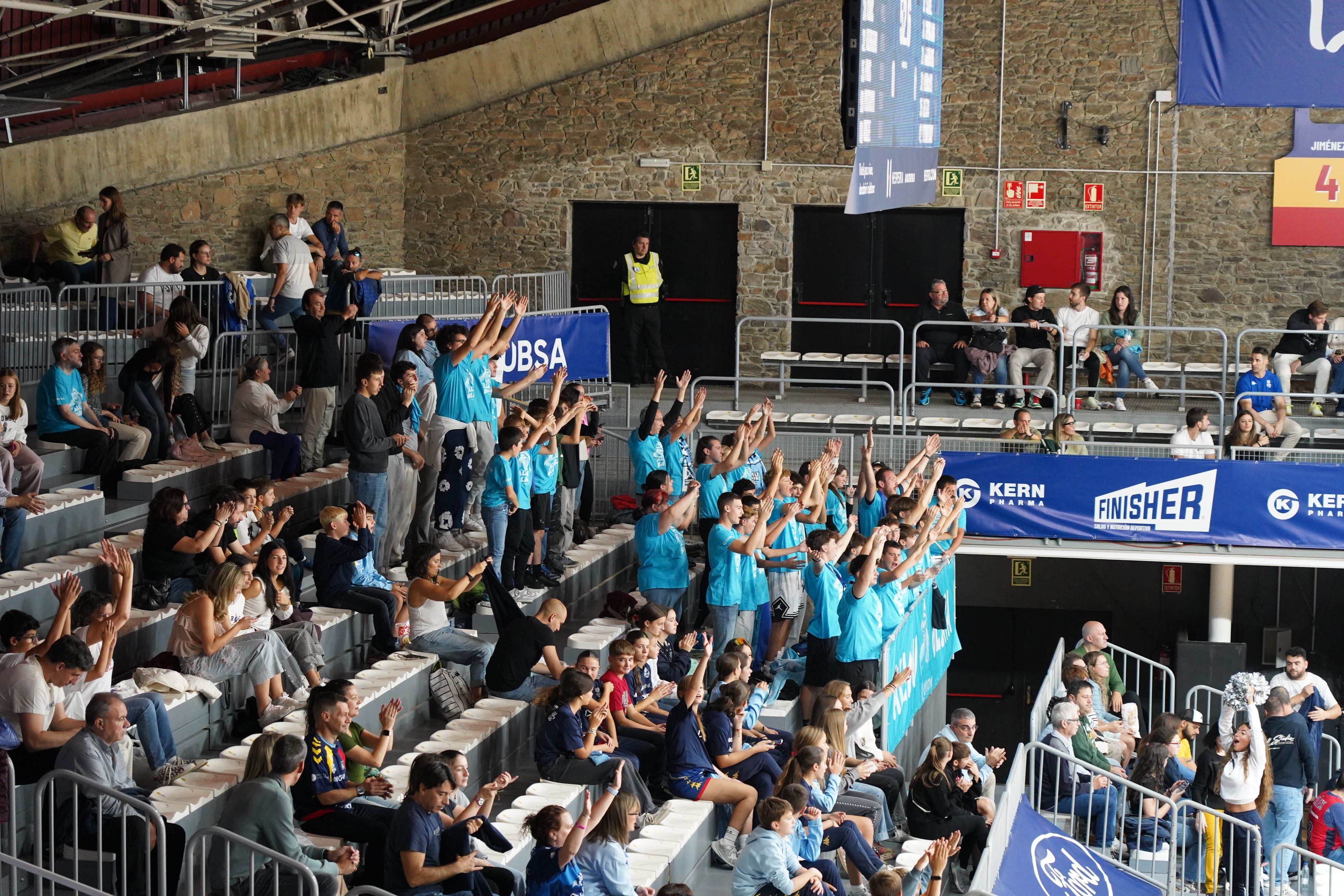 La nova grada d'animació del MoraBanc Andorra, en escena.