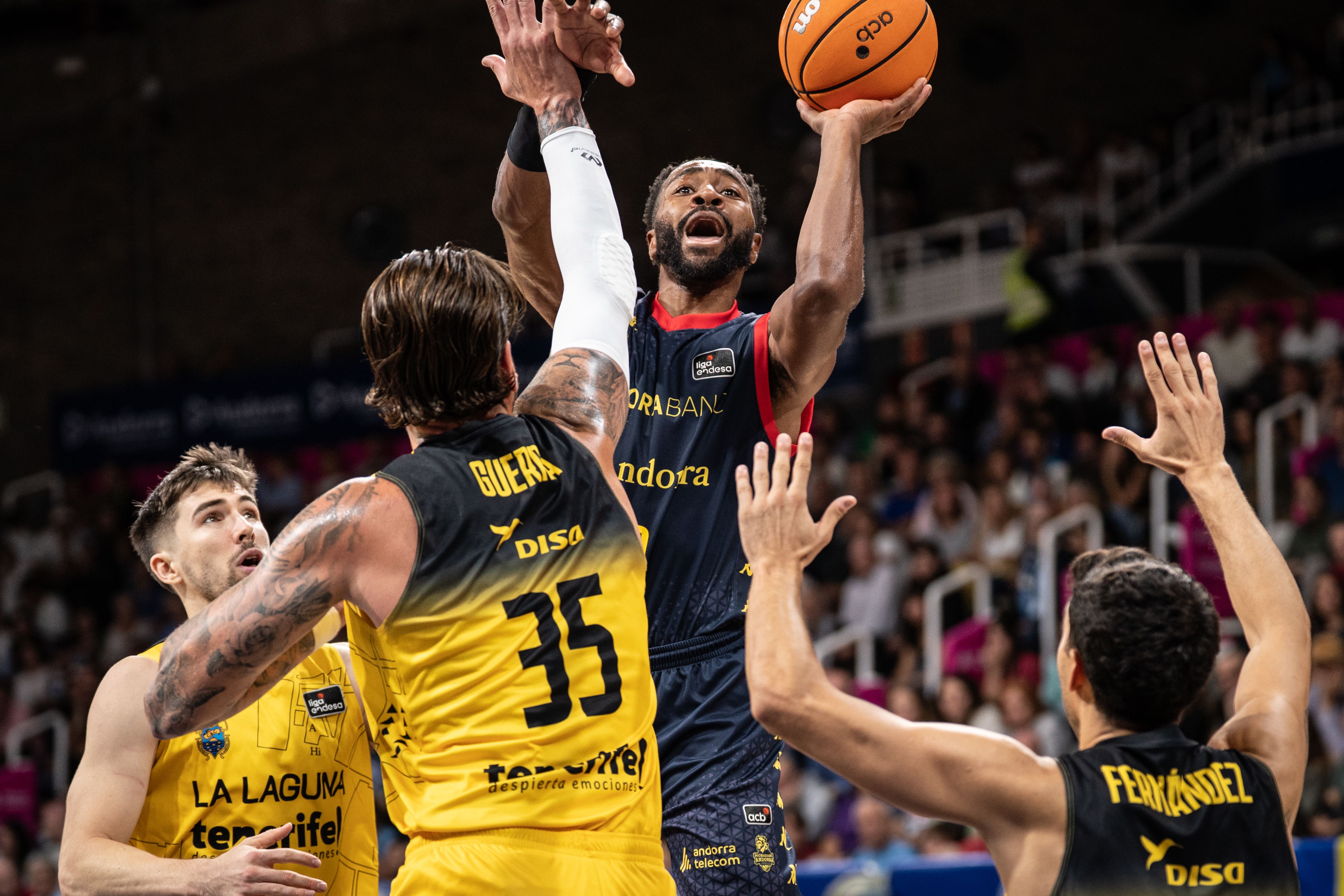 Morris Udeze ha estat altra vegada dels millors jugadors del MoraBanc Andorra.