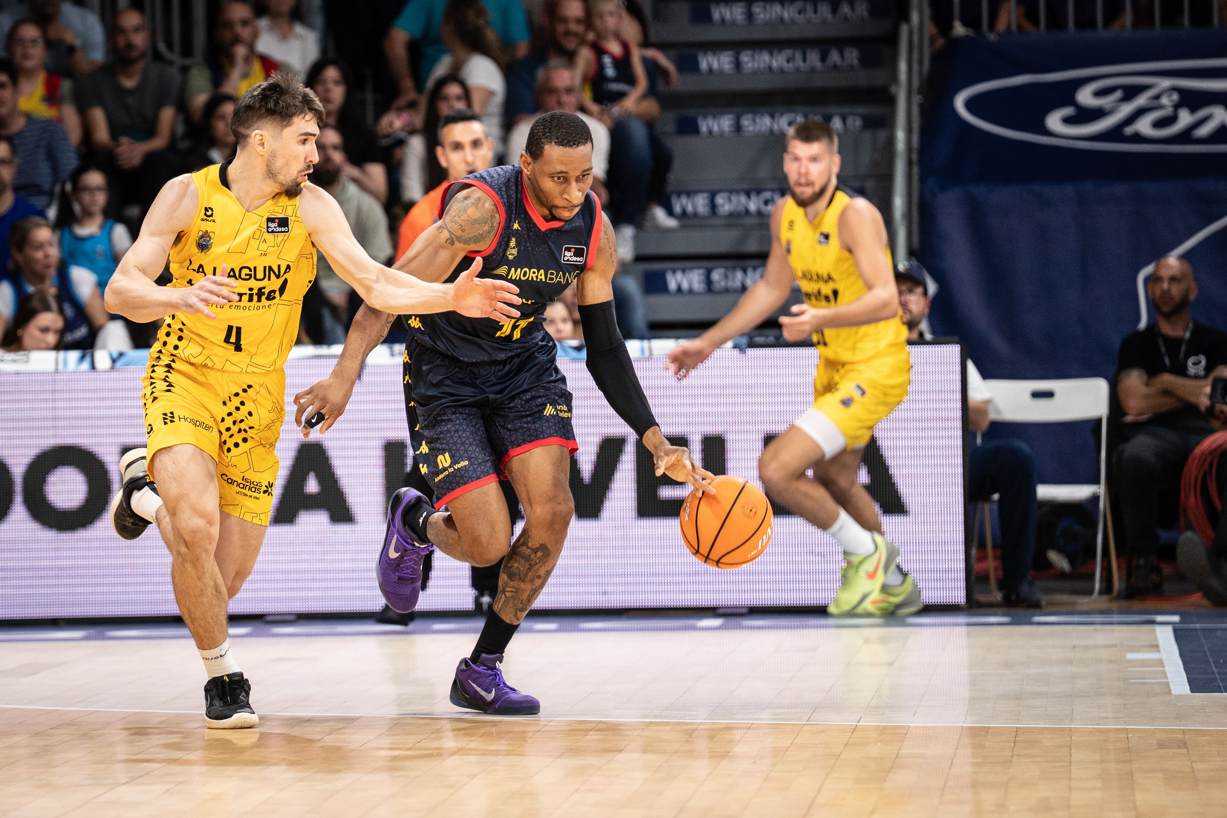 Stan Okoye ha tornat recuperat de la seva lesió al dit.