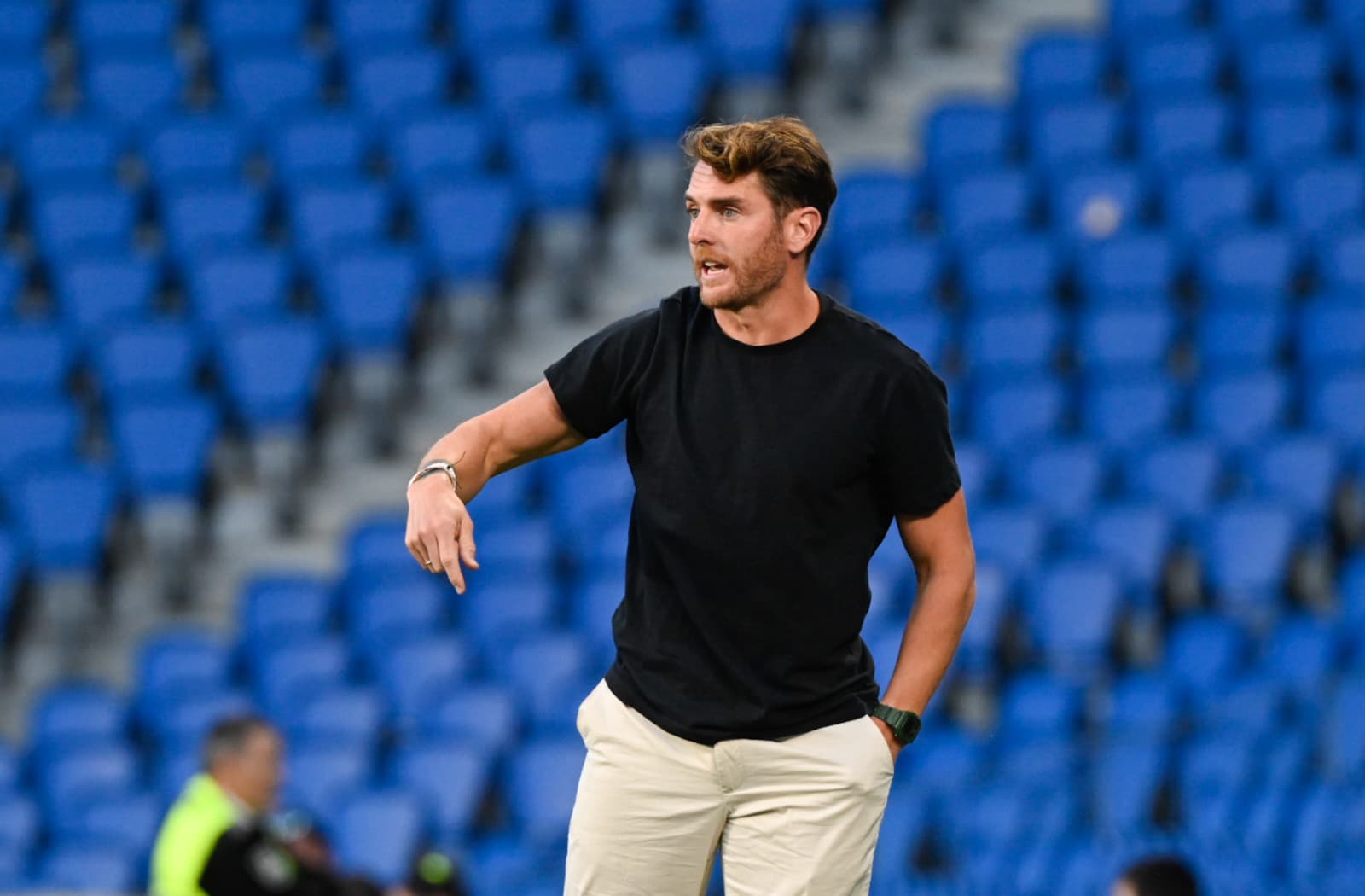 Ibai Gómez donant instruccions durant el partit.