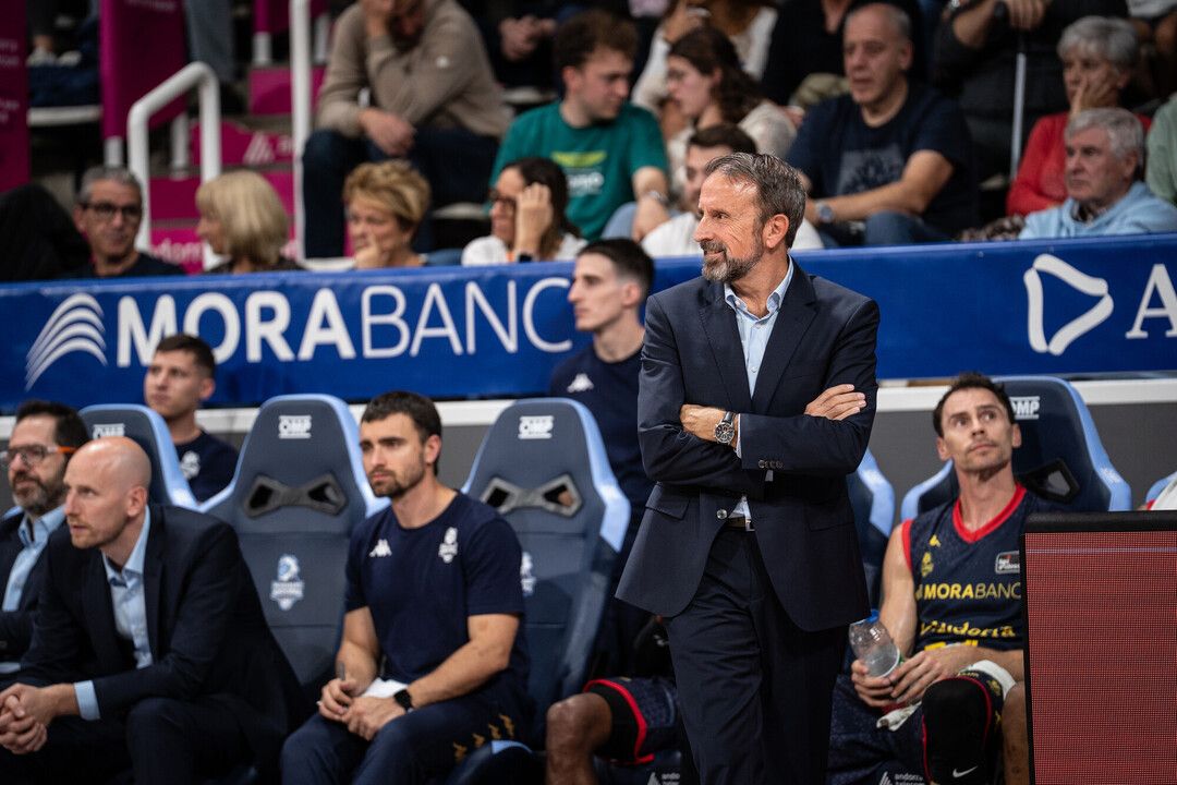 RS842163 J02 MBA LLT Firmar acb Photo   Dani Catalan 01