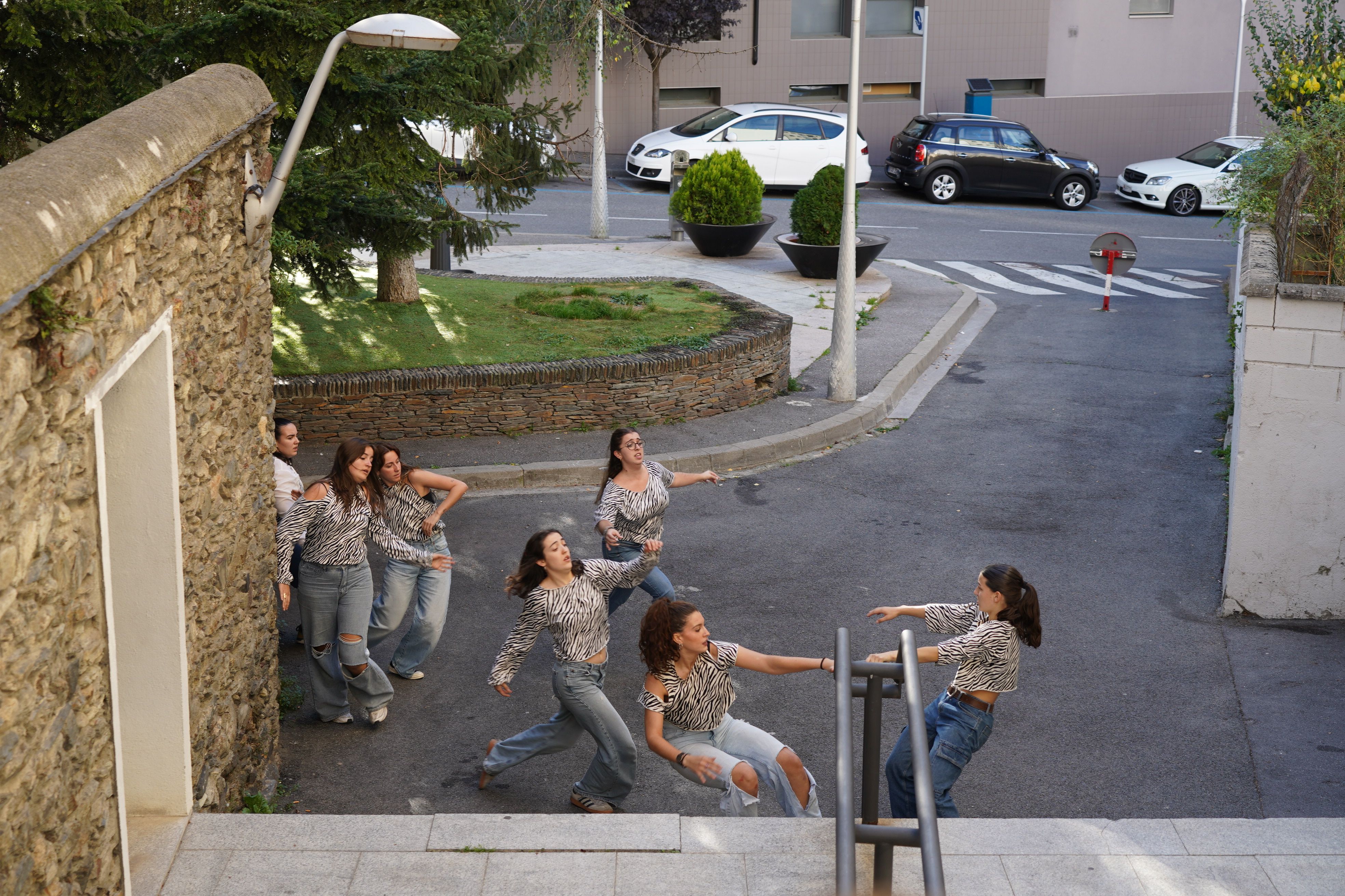 La JOCAND ha realitzat una representació itinerant pels carrers de la parròquia.