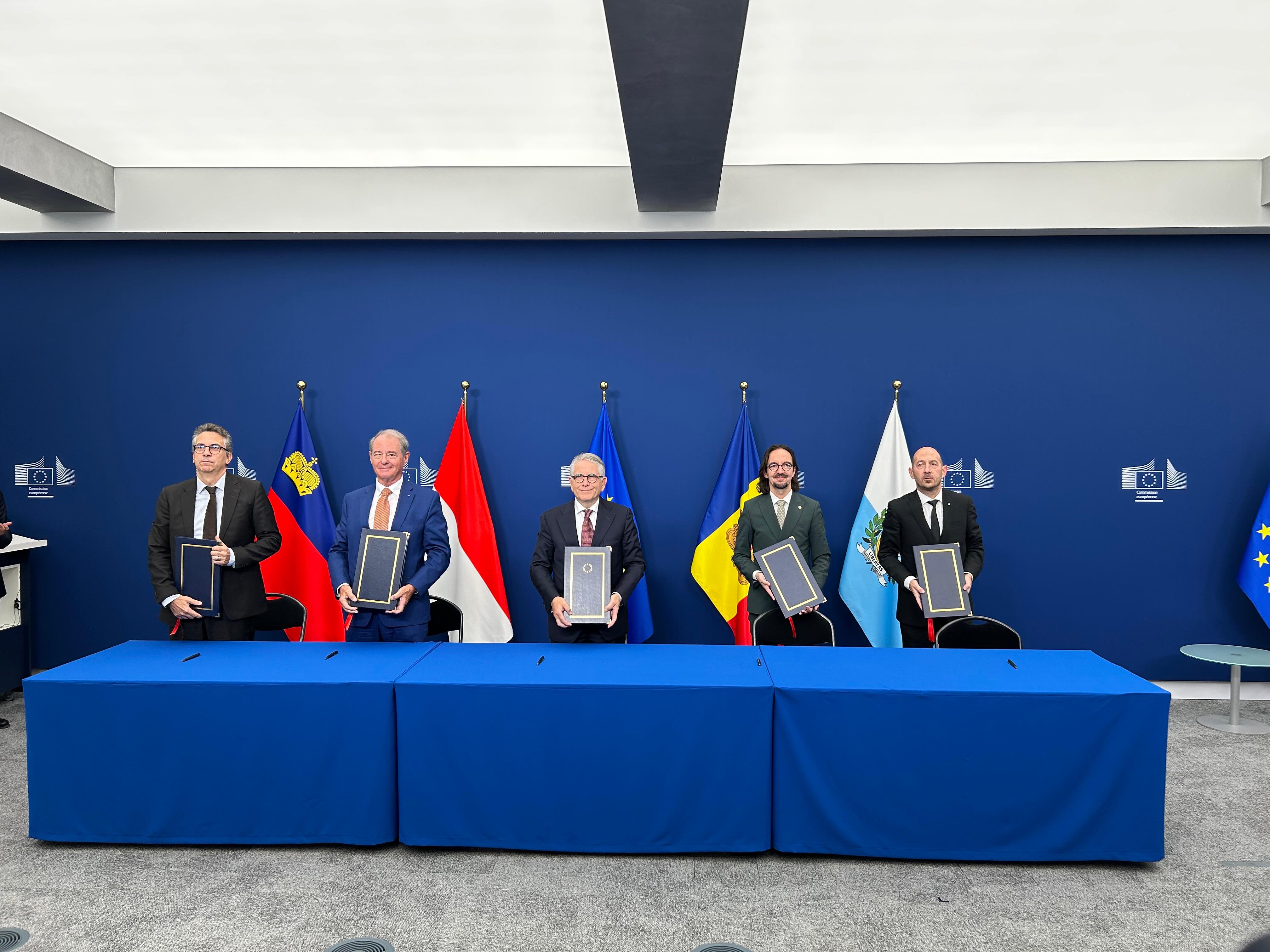 El secretari d'Estat per a les Relacions amb la Unió Europea, Landry Riba, juntament amb els representants de Mònaco, San Marino i Liechtenstein.