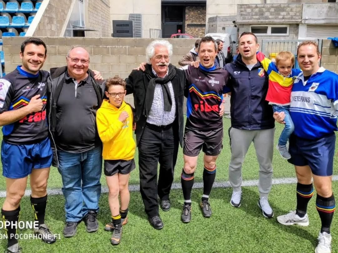 Bernard Calvel, a l'Estadi Nacional amb la família del rugbi. 