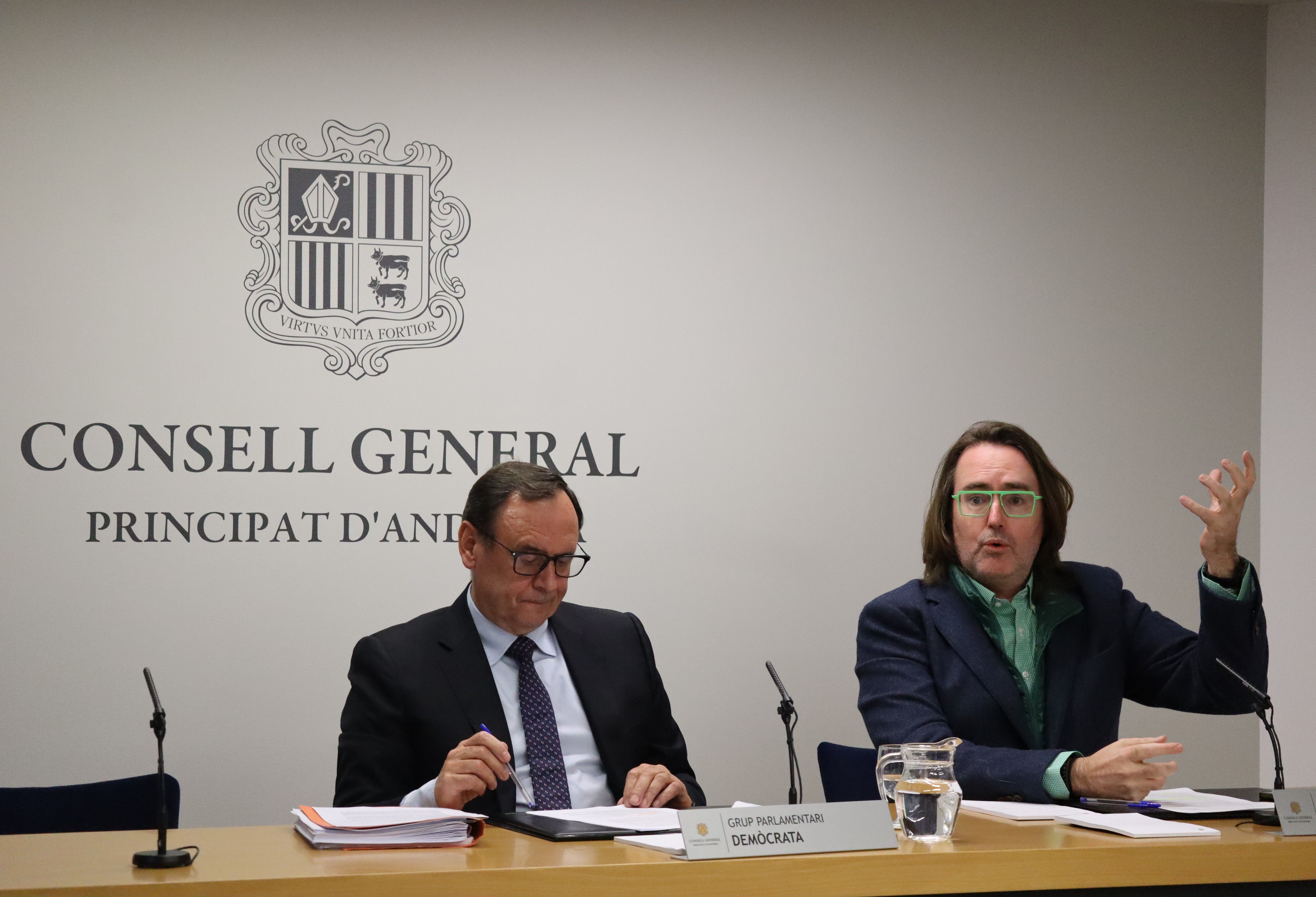 Jordi Jordana i Carles Naudi durant la roda de premsa d'aquest dilluns.