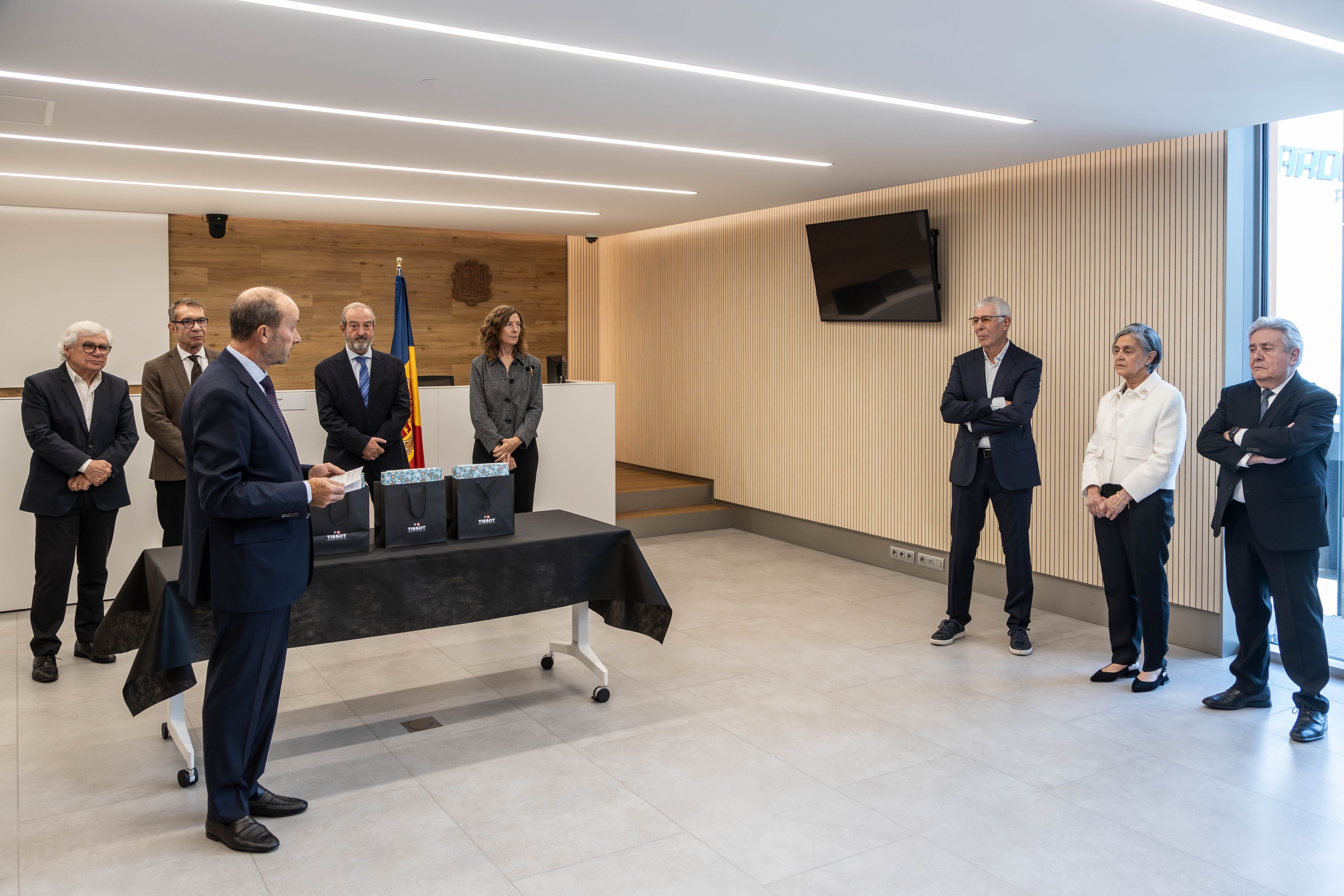 Josep Maria Rossell dirigint-se als tres homenatjats.