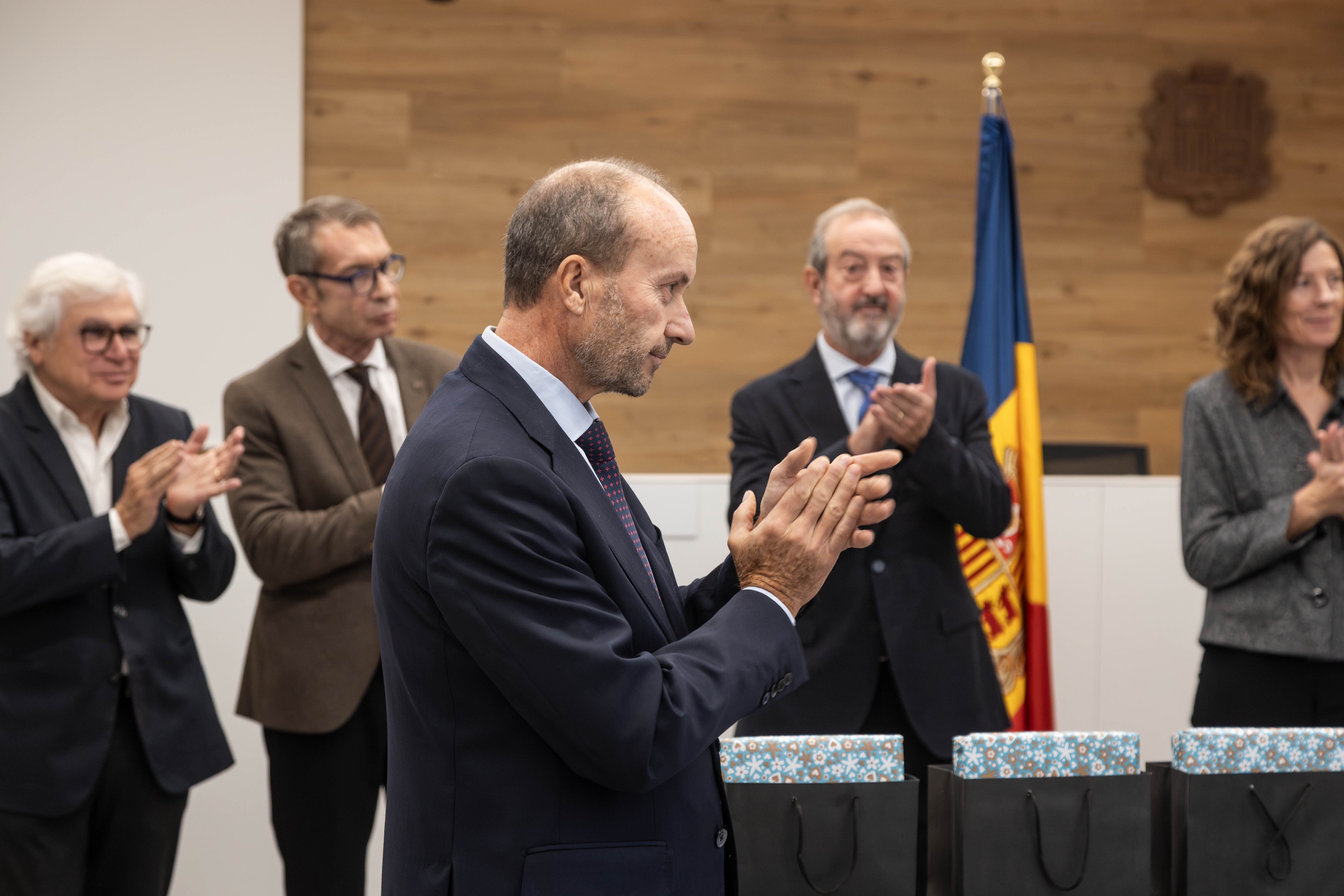 Ovació als homenatjats. Ovació als homenatjats.