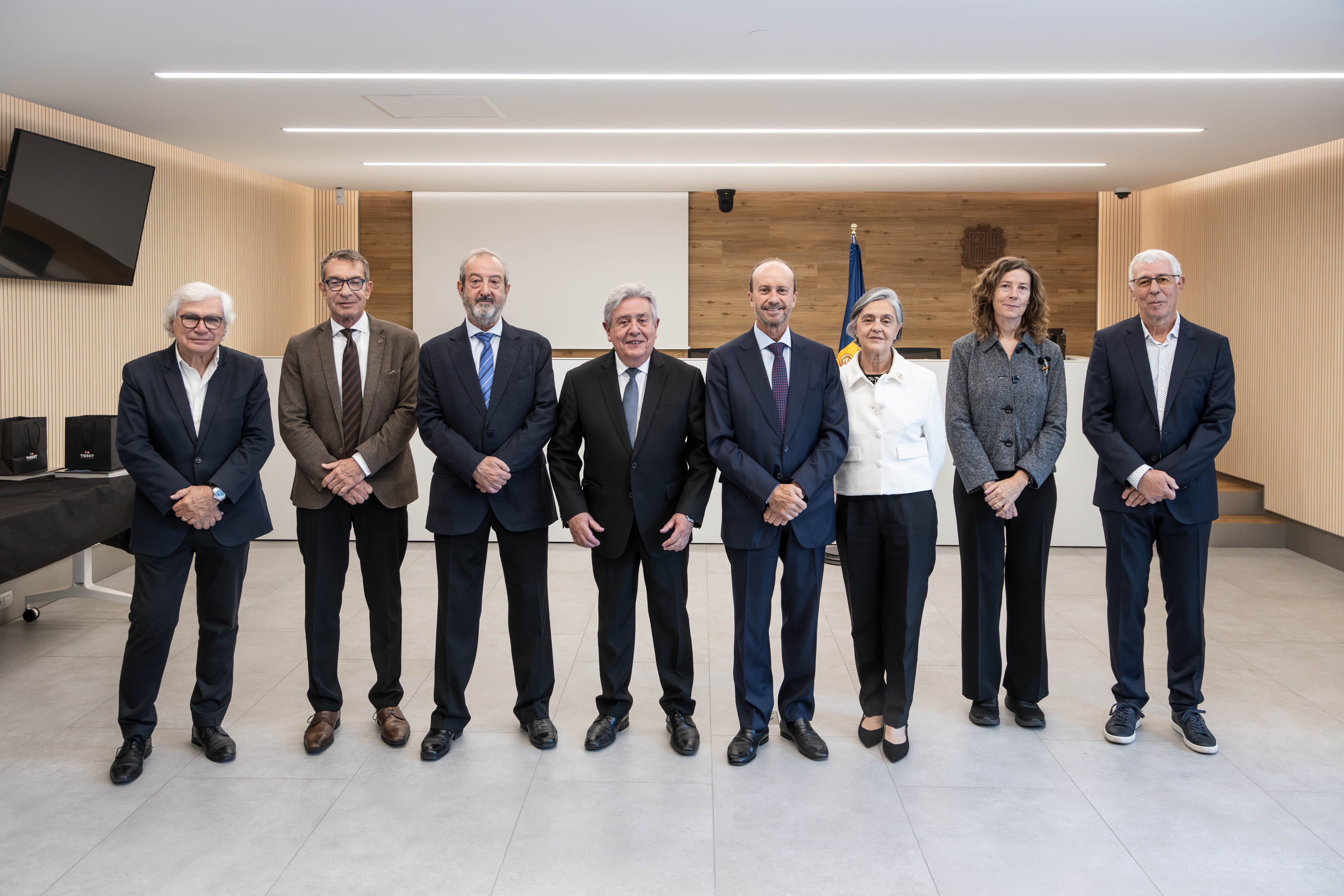 Els tres homenatjats amb els membres del Consell Superior. Els tres homenatjats amb els membres del Consell Superior.