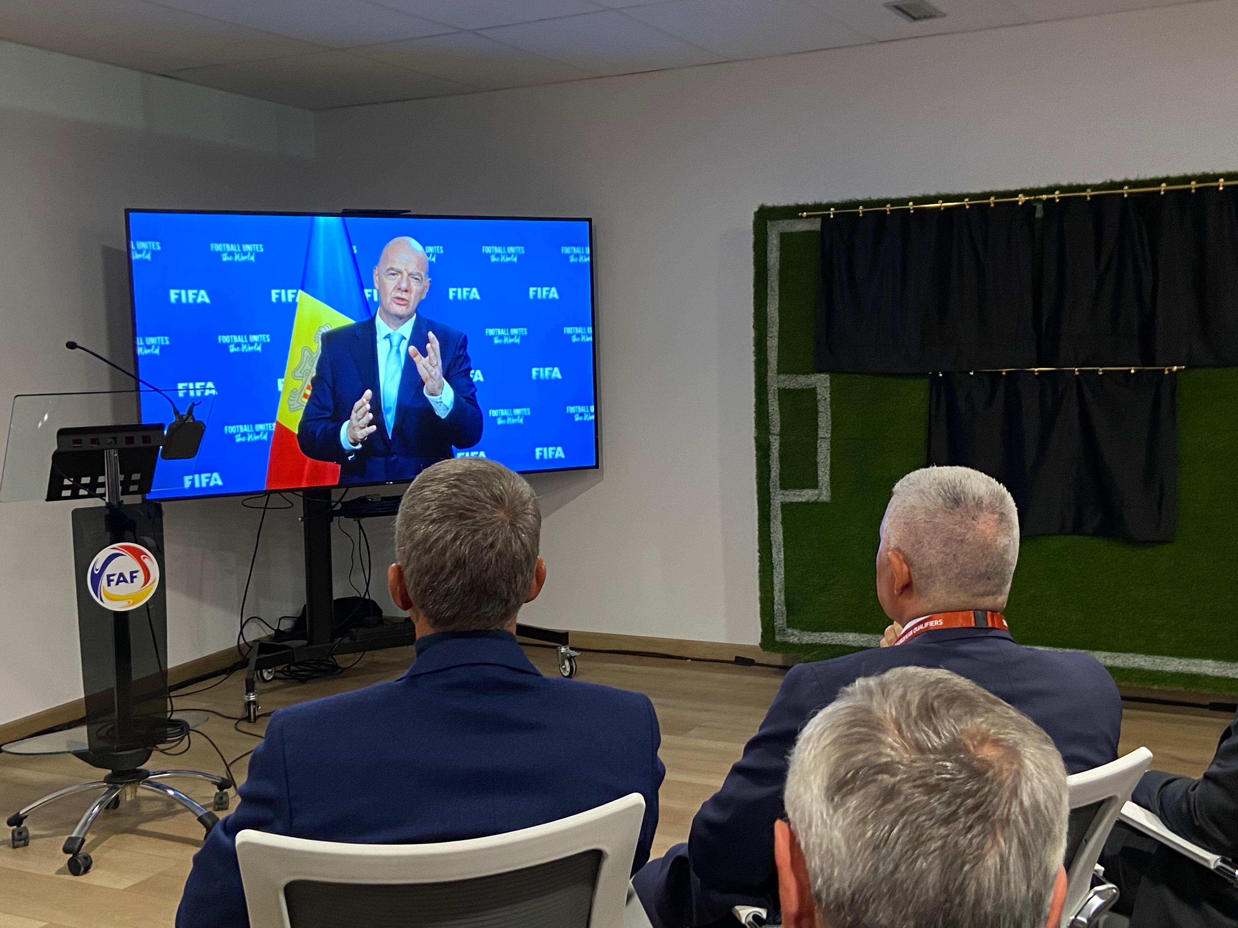 El president de la FAF i el representant de la UEFA, escoltant les paraules d'Infantino. El president de la FAF i el representant de la UEFA, escoltant les paraules d'Infantino.