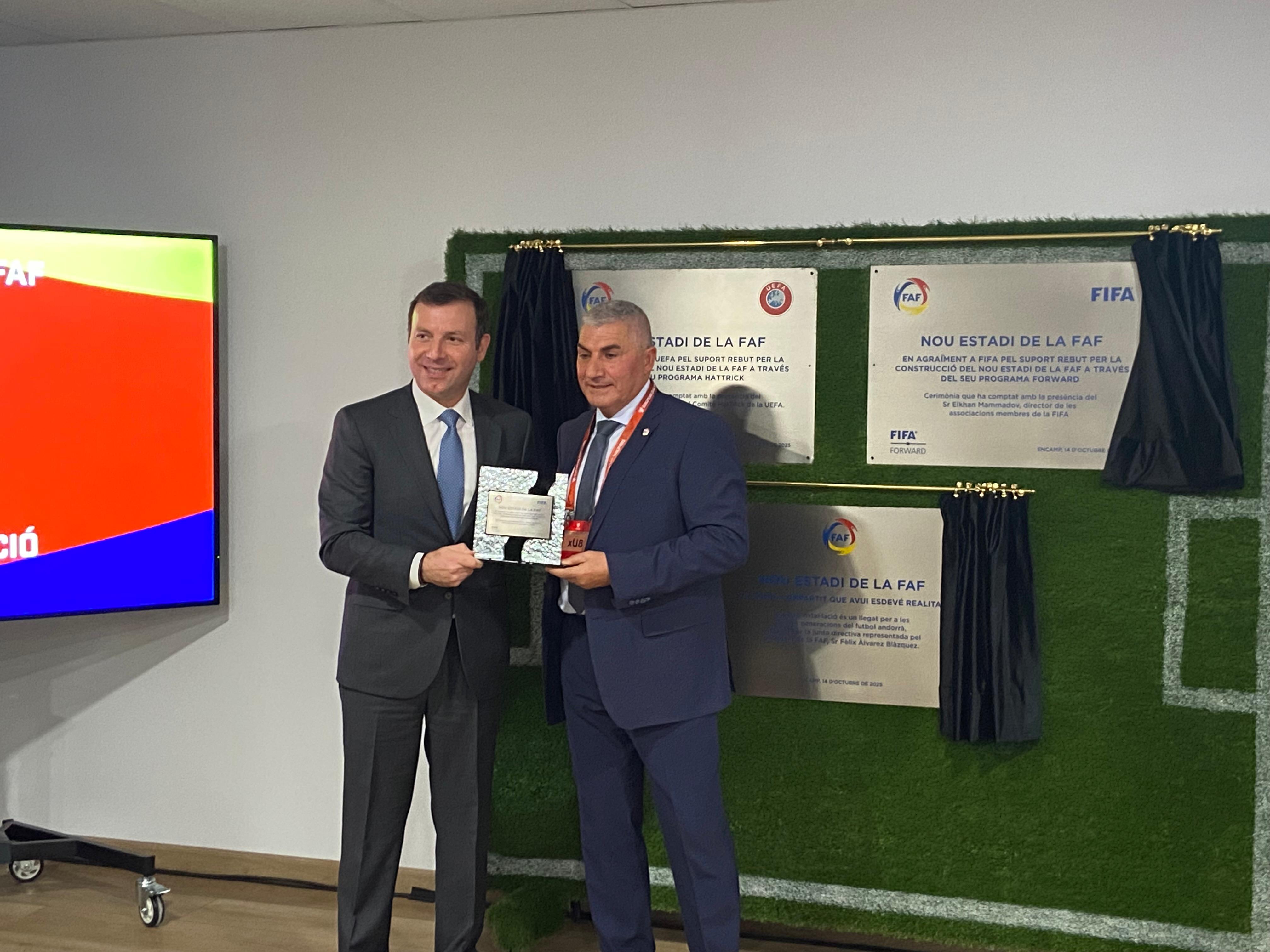 Obsequis per la FIFA. Obsequis per la FIFA.