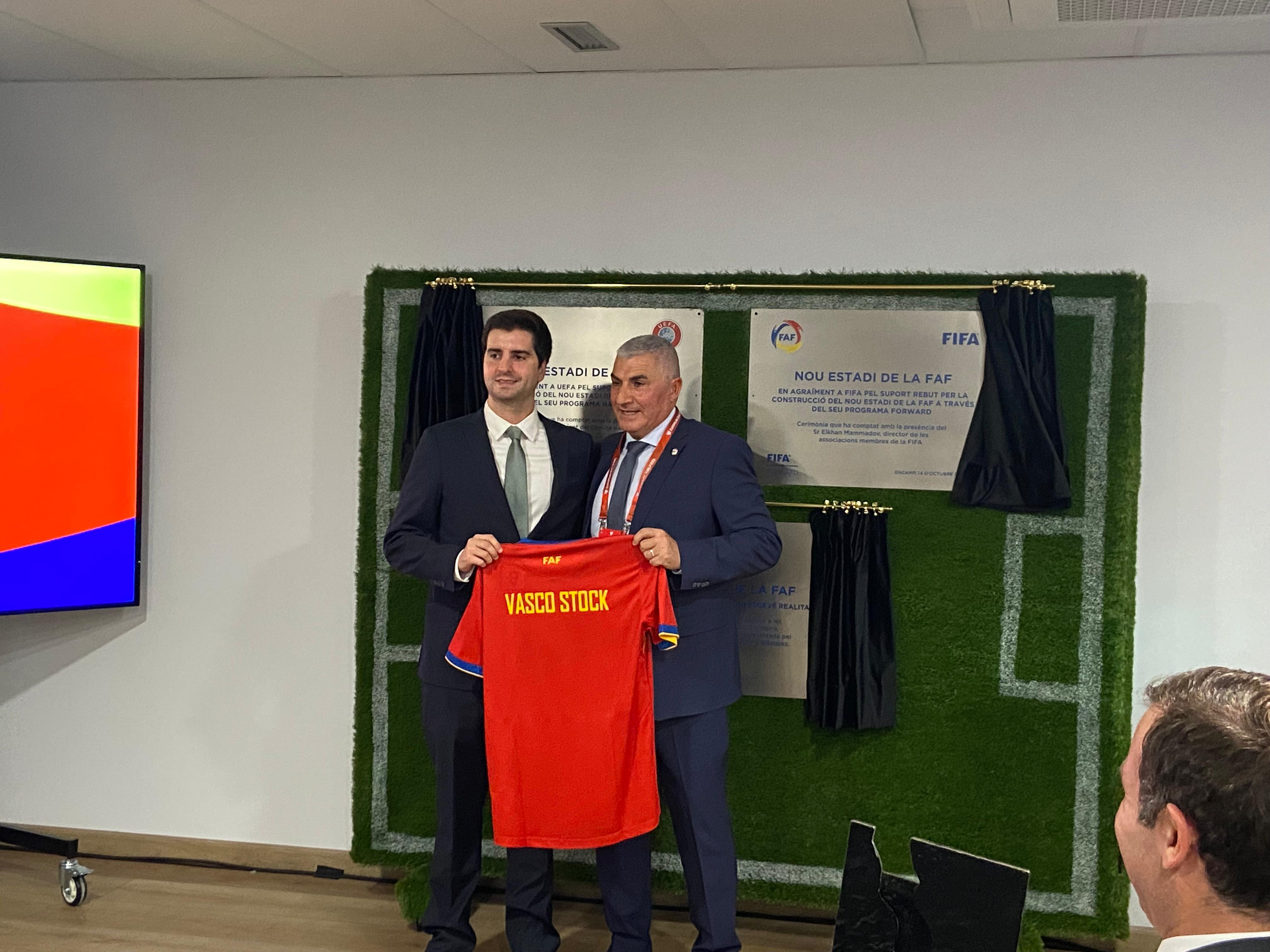 Vasco Stock també ha estat un dels representants del màxim organisme del futbol mundial. Vasco Stock també ha estat un dels representants del màxim organisme del futbol mundial.