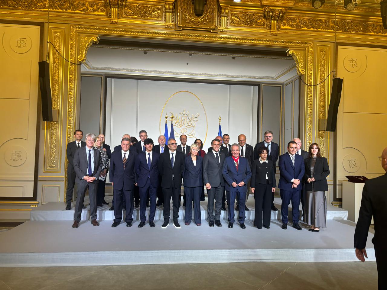 L'excap de Govern Bartumeu amb els seus convidats una vegada condecorat.