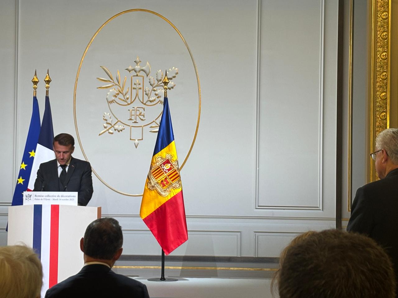 El parlament de Macron durant l'acte.