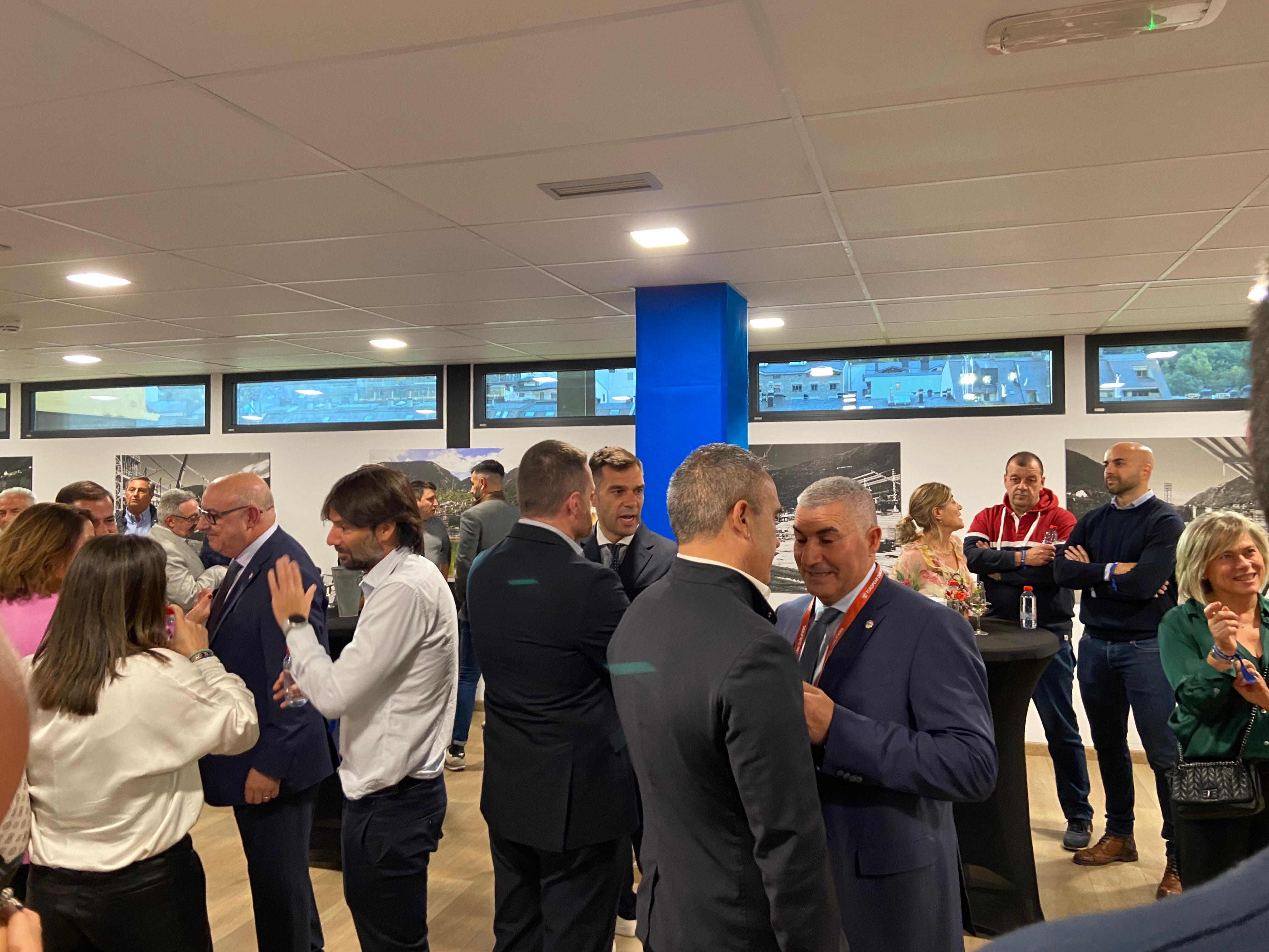 La sala VIP ha comptat amb nombroses autoritats. La sala VIP ha comptat amb nombroses autoritats.