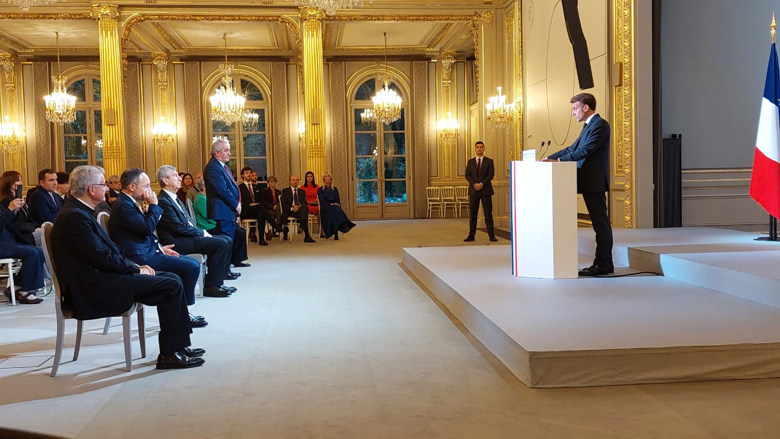 Macron adreçant-se a Bartumeu.